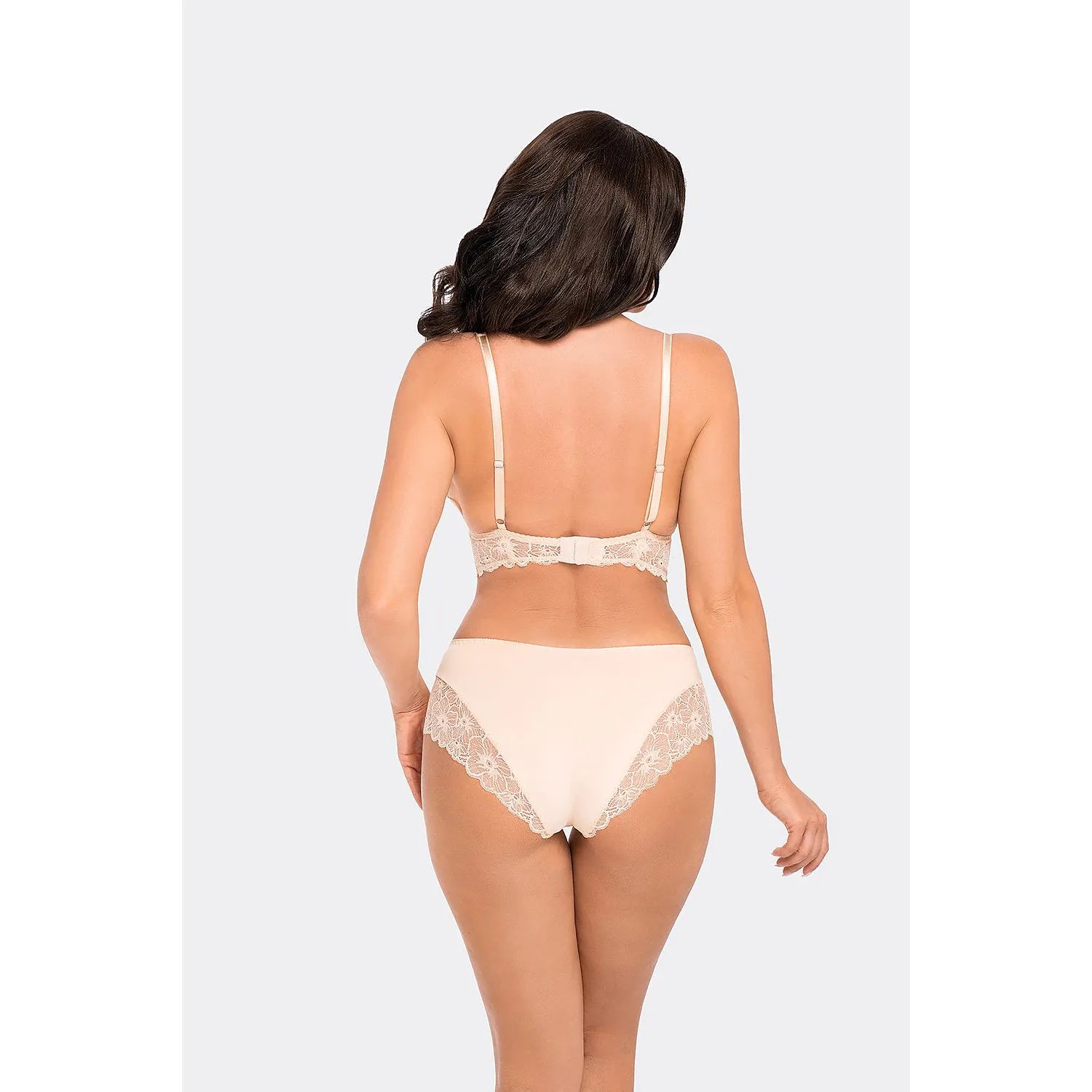 Culotte midi Babell beige avec dentelle autour des jambes, design classique et confortable, idéale sous vêtements variés.