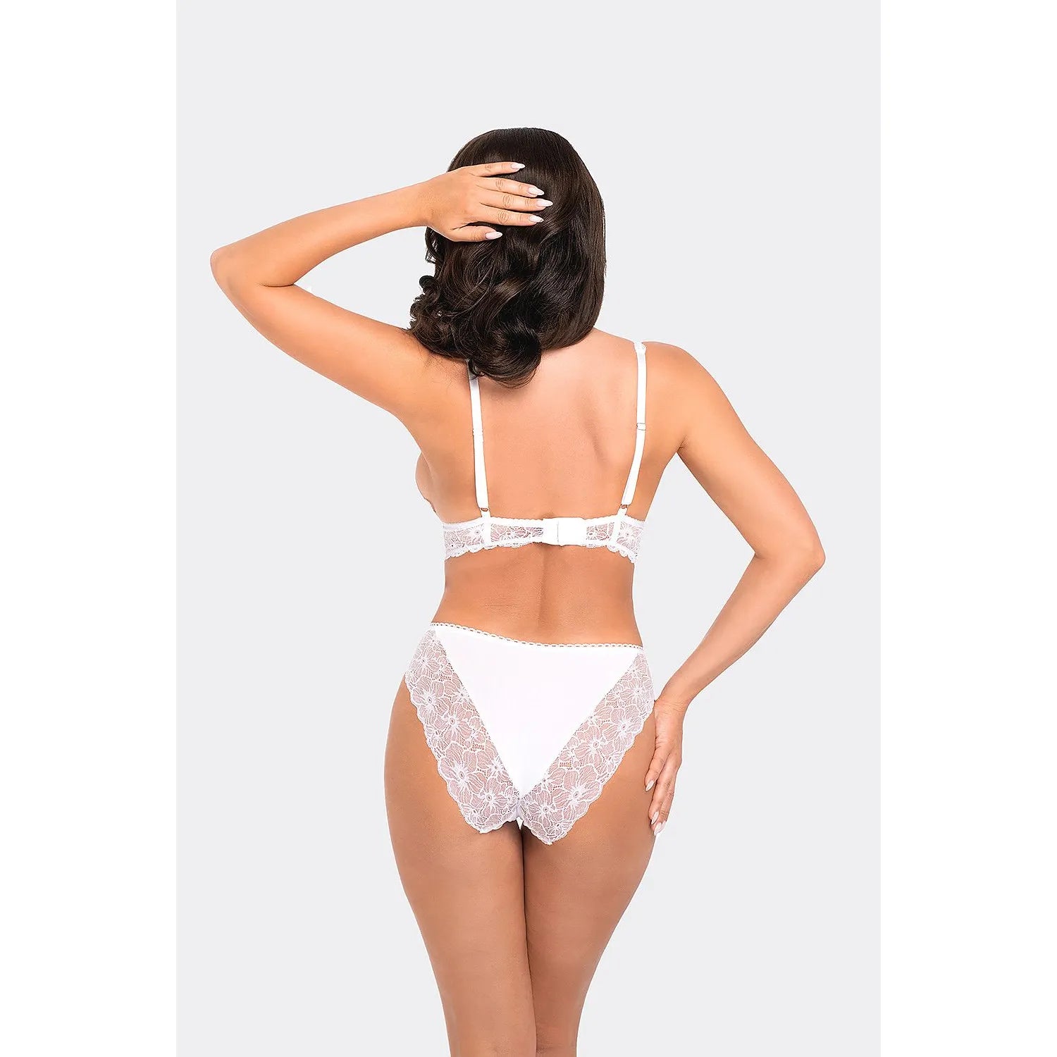 Ensemble lingerie dentelle florale blanche, bralette sans armatures et culotte taille haute, élégance féminine.