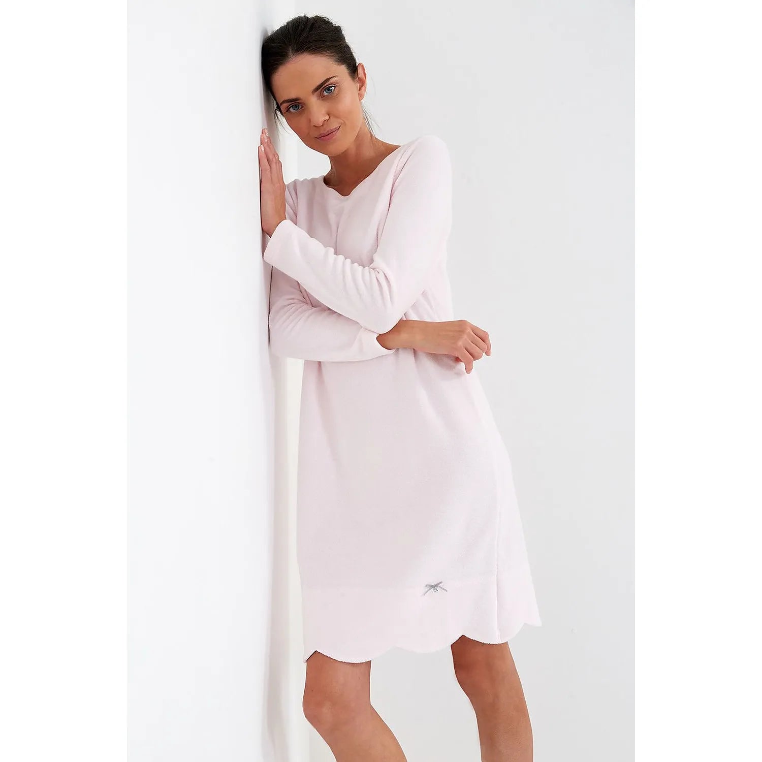 chemise nuit molleton thermique doux chaud manches longues encolure ronde ourlet ondulé noeud gris coeur argenté rose tailles variées confort