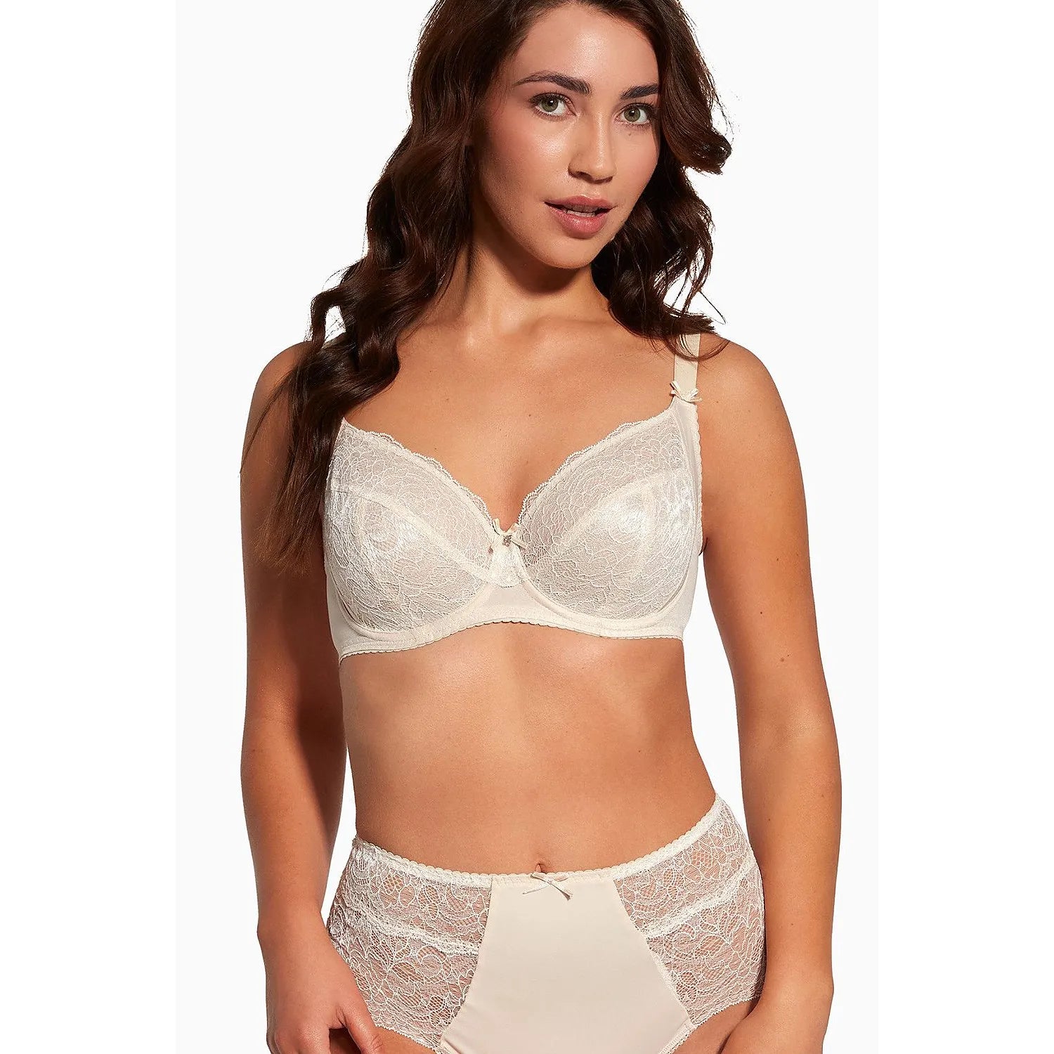 Ensemble lingerie dentelle beige soutien gorge culotte haute bonnets renforcés renfort latéral bretelles ajustables maille élastique confort maintien sexy féminin