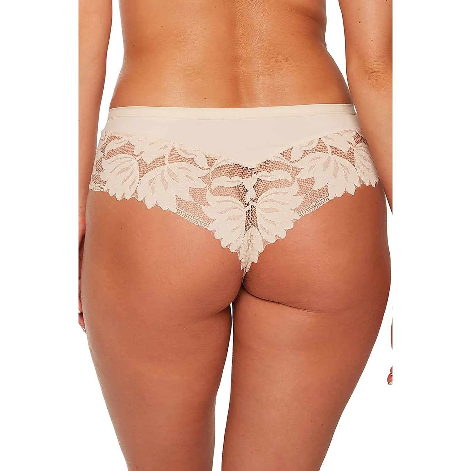 Culotte brésilienne Gaia beige en dentelle florale, insert lisse arrière, élégante et confortable, tailles S à XXL.