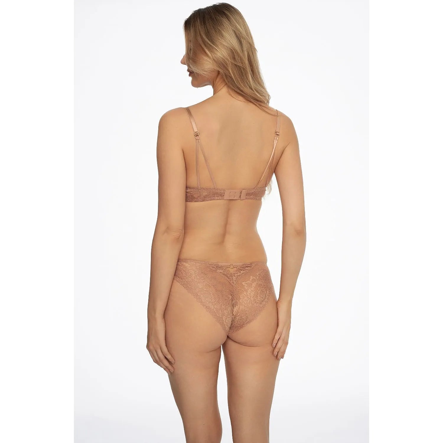 Ensemble lingerie Allysa beige en dentelle, soutien-gorge balconnet et culotte classique, bretelles ajustables, élégant.