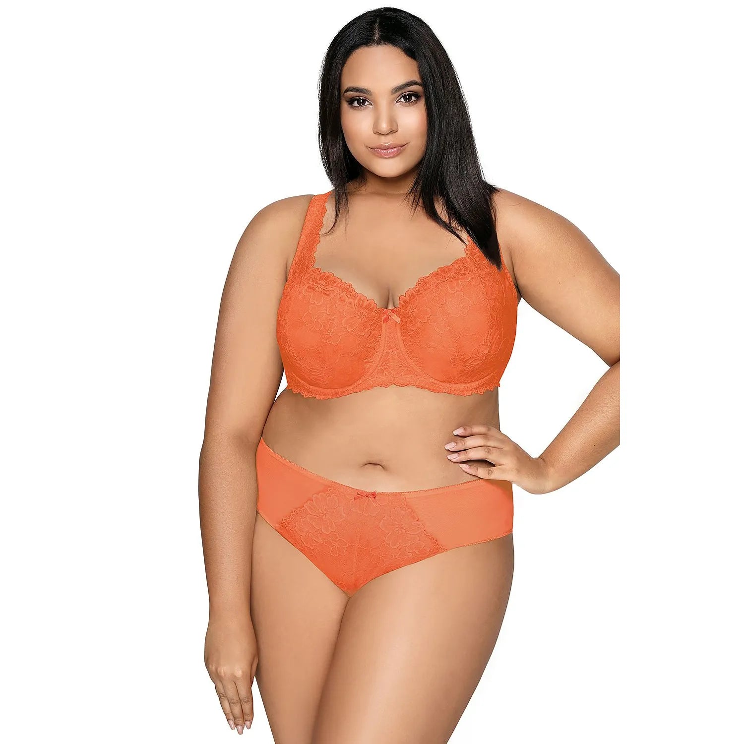 Culotte et soutien-gorge dentelle orange vibrante, motif floral, élégance féminine, confort quotidien, occasions spéciales.