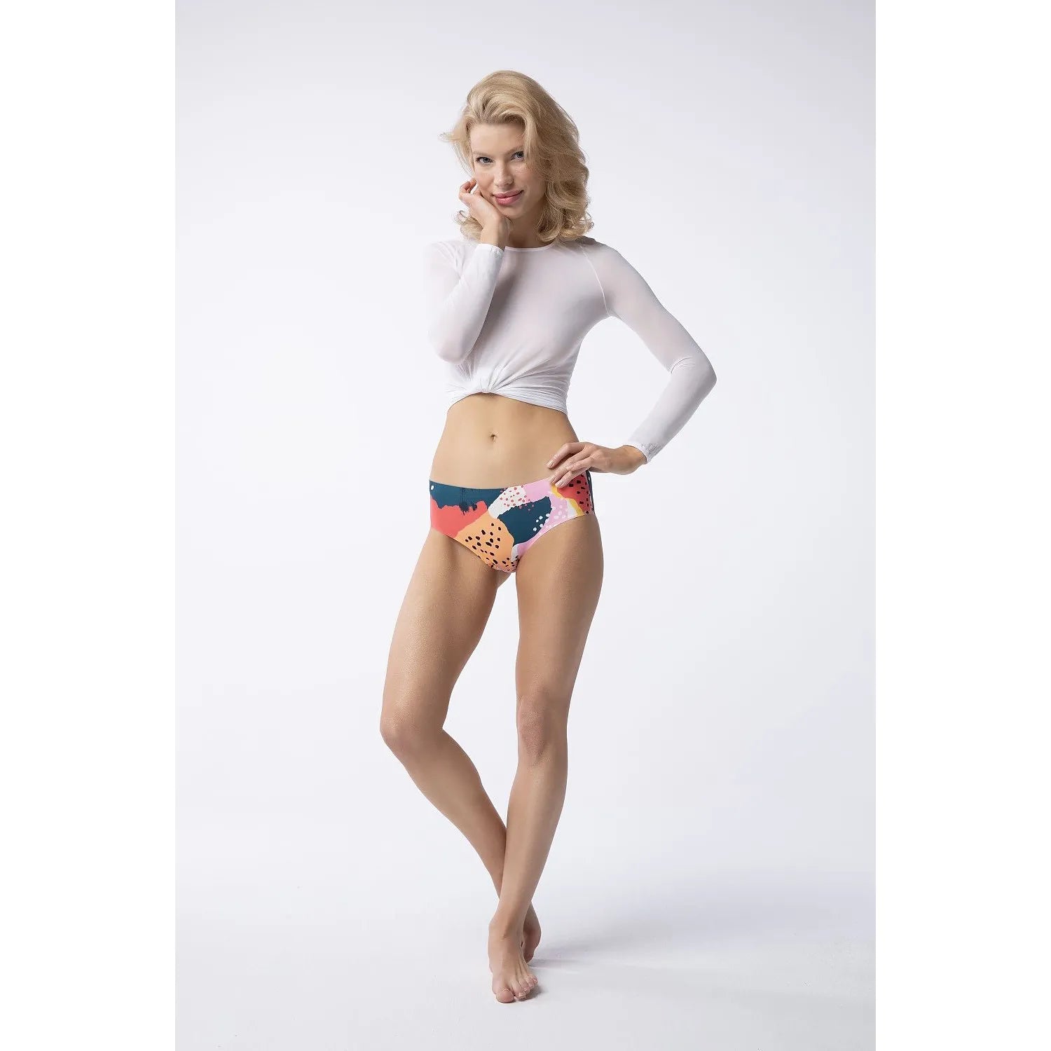 Culottes brésiliennes Julimex model 194940 highlighting buttocks elongating legs Tutti Frutti print lingerie sexy elegant sensual discreet confidence
