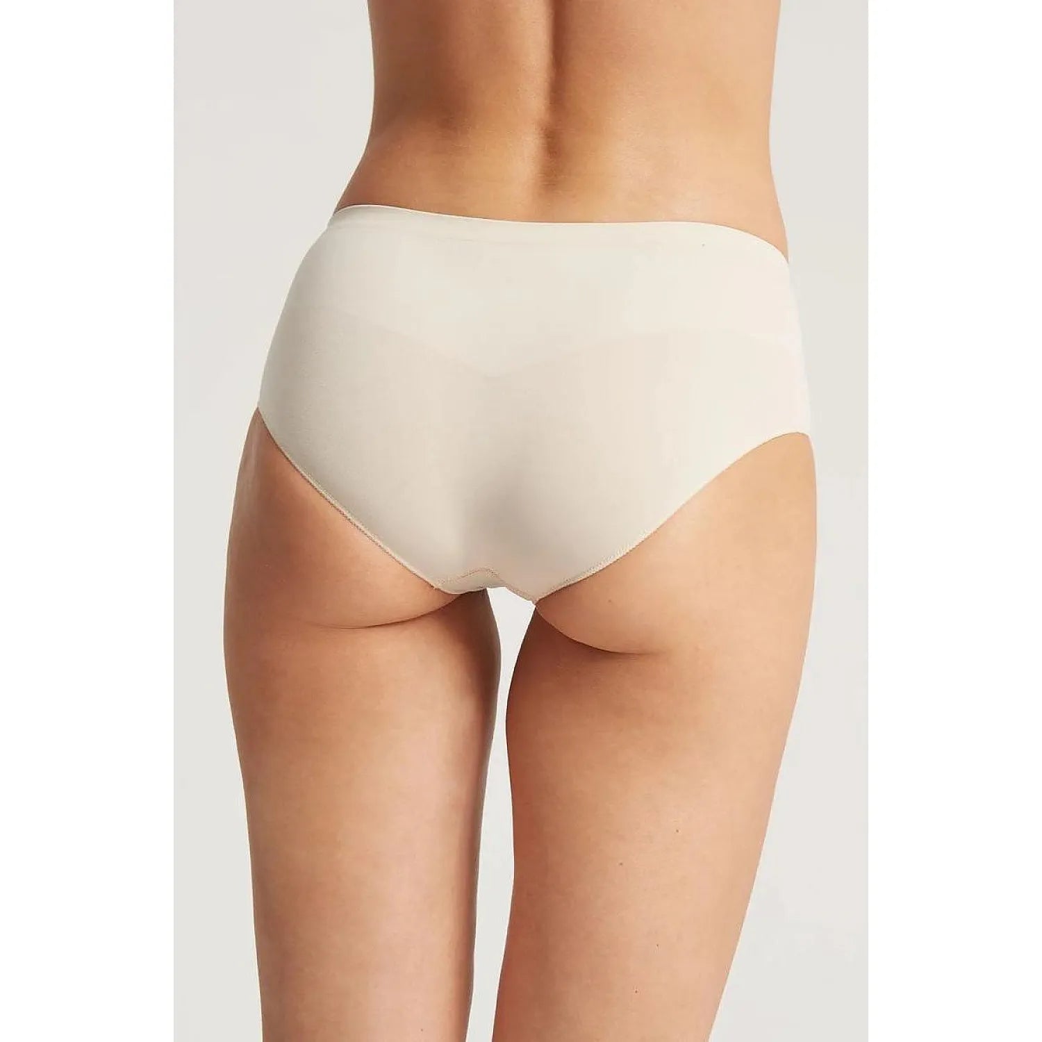 Culotte beige femme Gatta modèle 195693, taille basse, sans coutures, confort élégant, hanches encastrées, lingerie discrète.