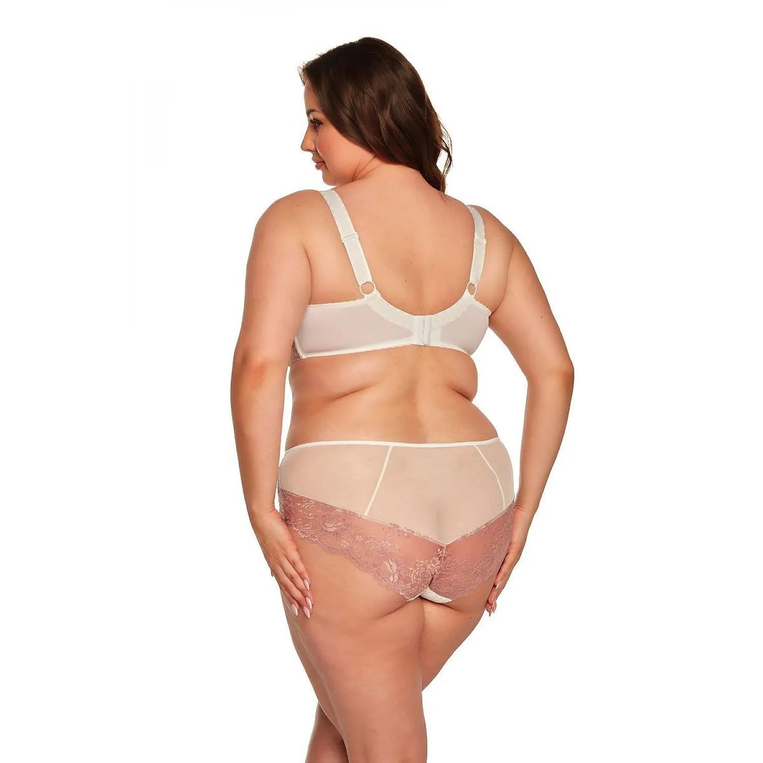 Ensemble lingerie dentelle florale rose poudré, soutien-gorge ajustable, culotte doublée crème, élégant et confortable.