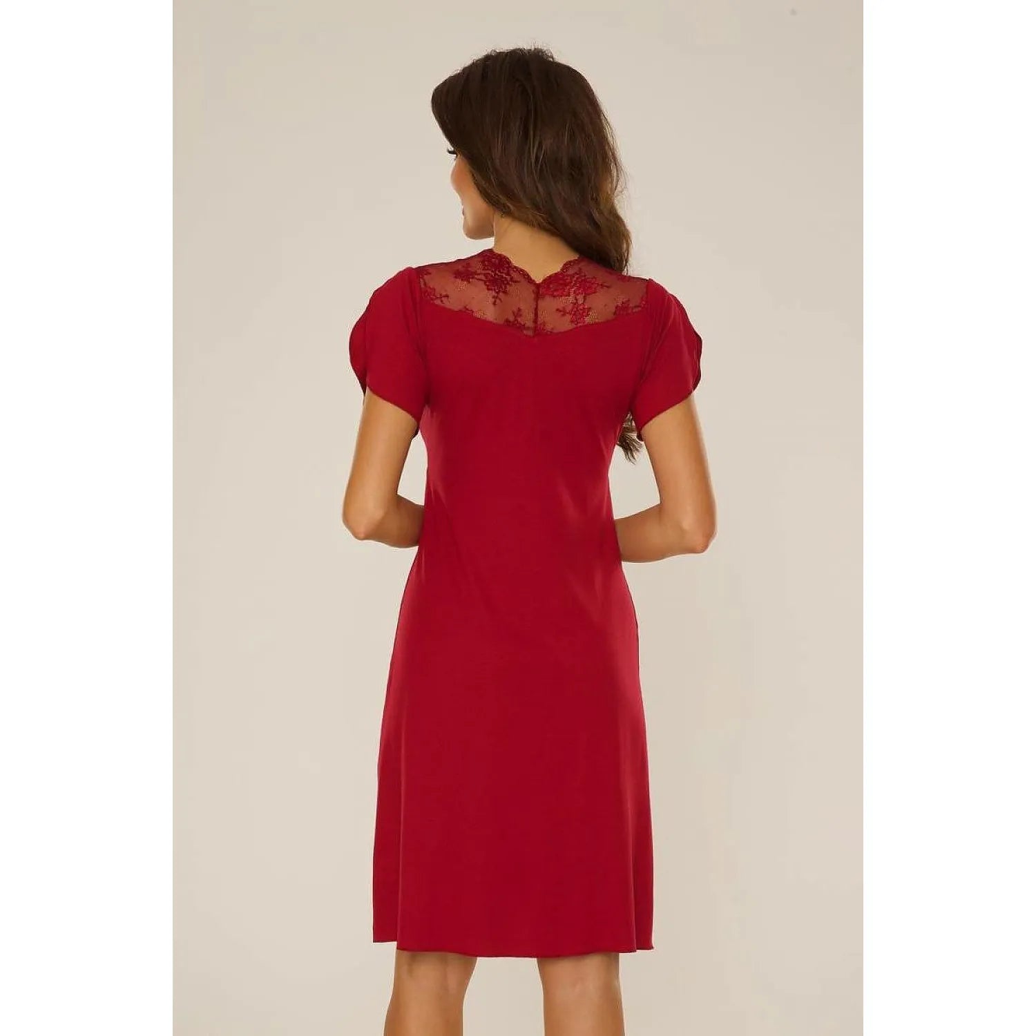 Chemise de nuit rouge en dentelle, manches courtes, encolure V, modèle 197624 De Lafense, élégance et confort.