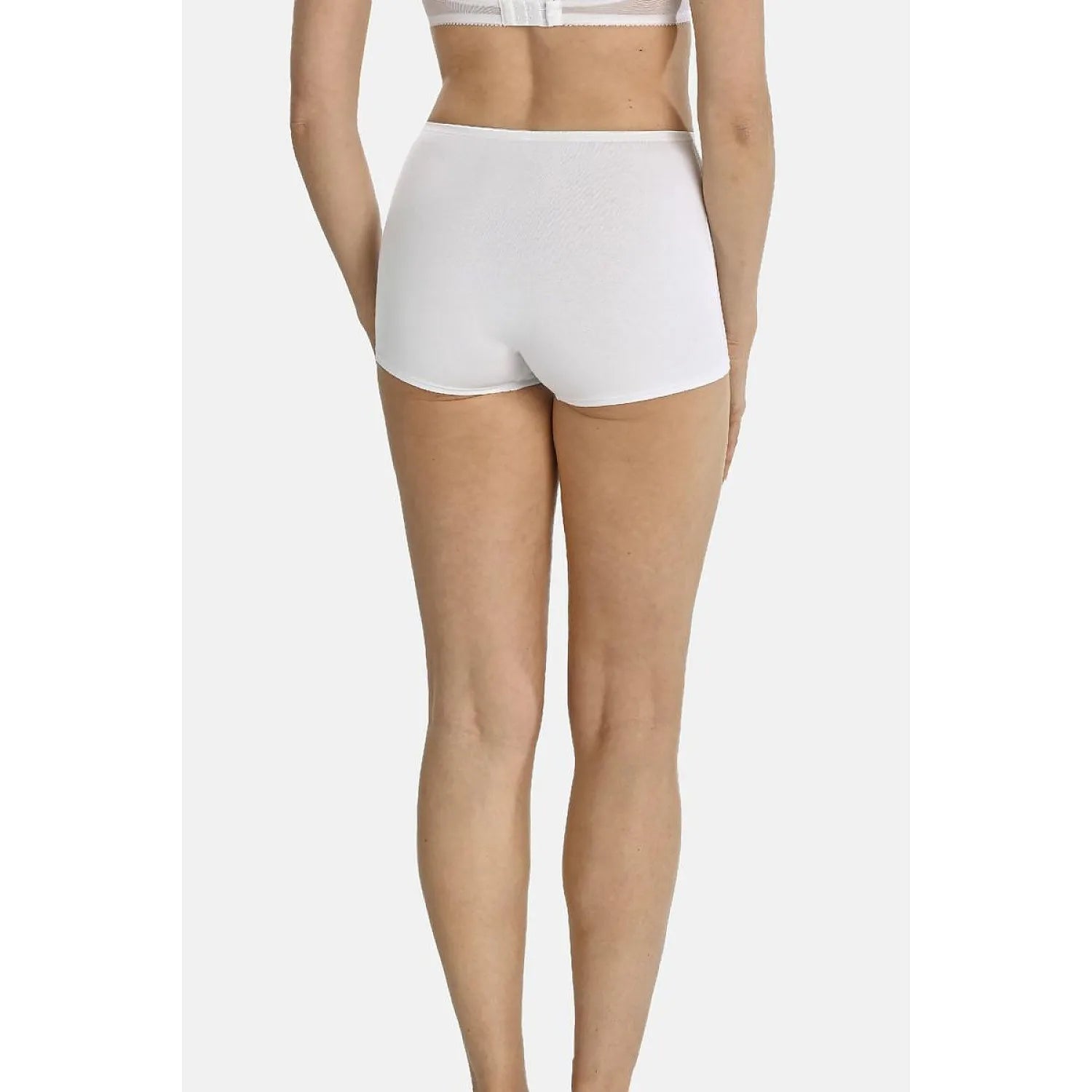 Culotte haute blanche femme, design minimaliste, sans coutures, coton respirant, maintien discret, vue arrière.