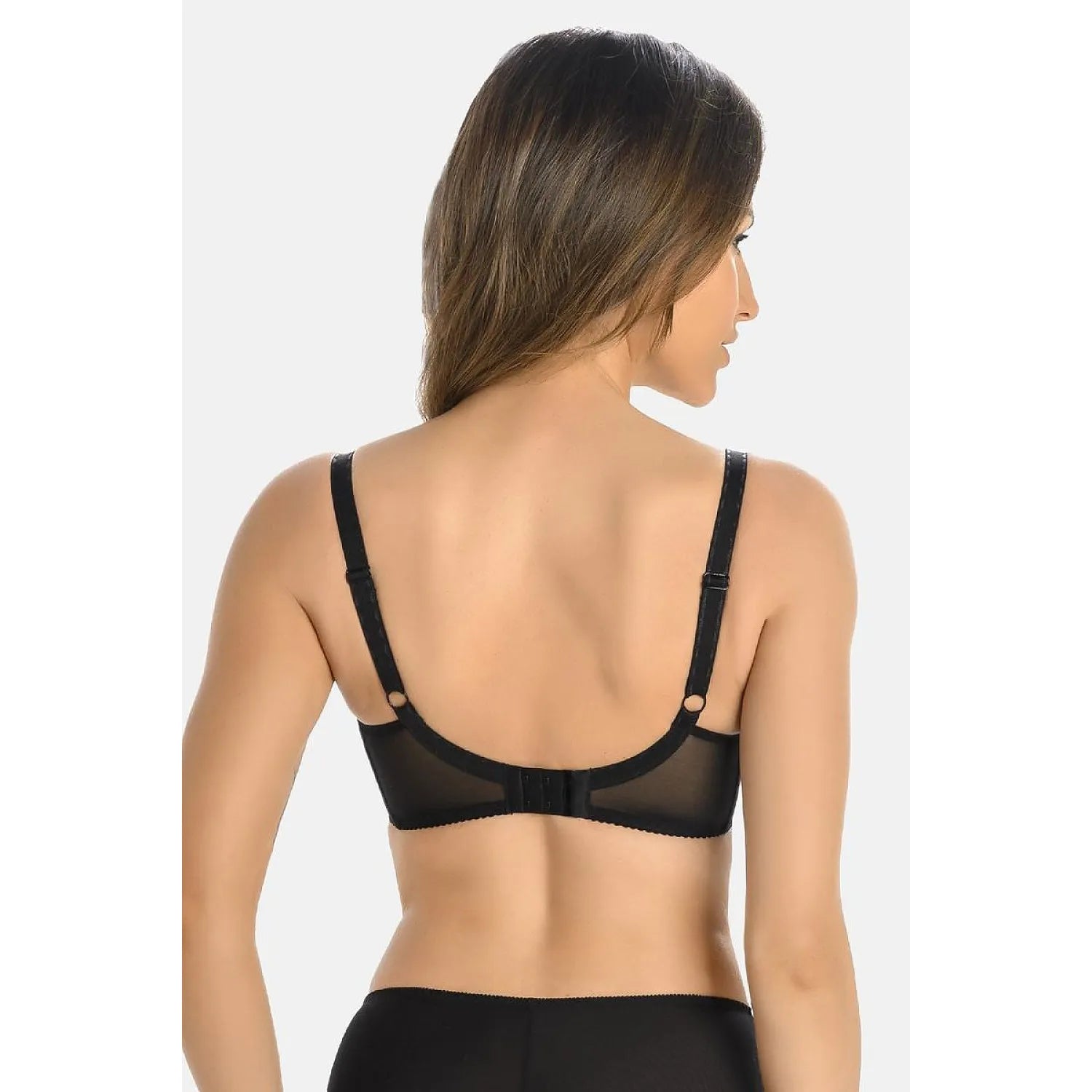 Ensemble lingerie noir satin dentelle, soutien-gorge armatures, culotte taille haute, bretelles ajustables.