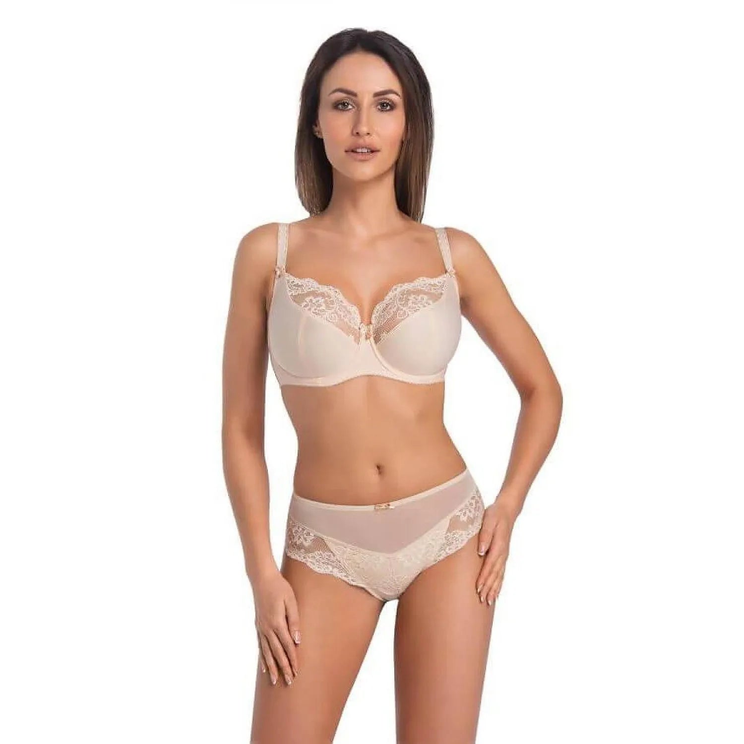 ensemble lingerie classeuxe dentelle satin beige soutiengorge culotte armatures maintien bretelles ajustables noeud taille moyenne doux confortable sophistiqué