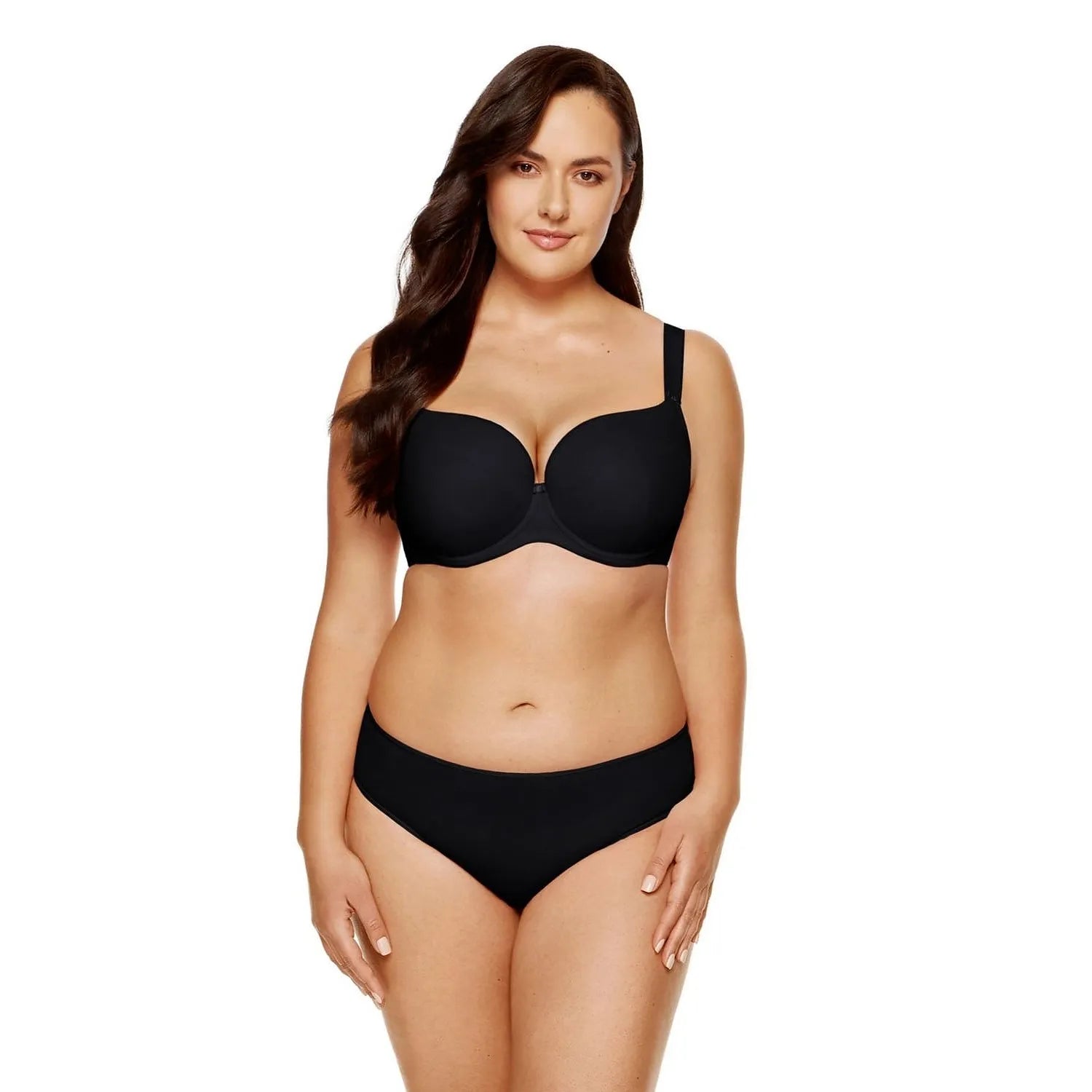 Ensemble lingerie noire classique avec soutien-gorge rembourré et culotte, matière extensible et design élégant.