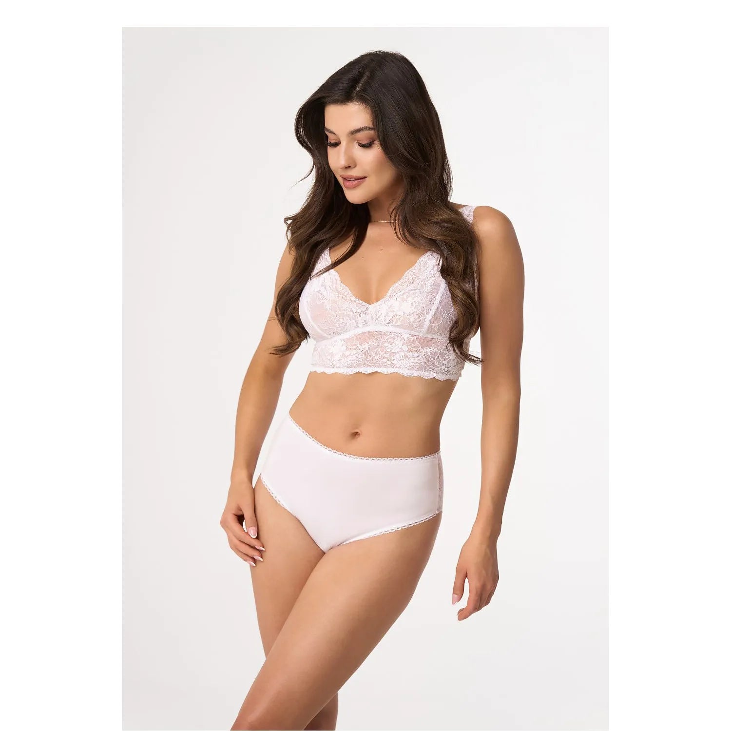 ensemble lingerie dentelle microfibre blanc élégant sensuel confortable bralette culotte florale sans armature maintien discret festonné