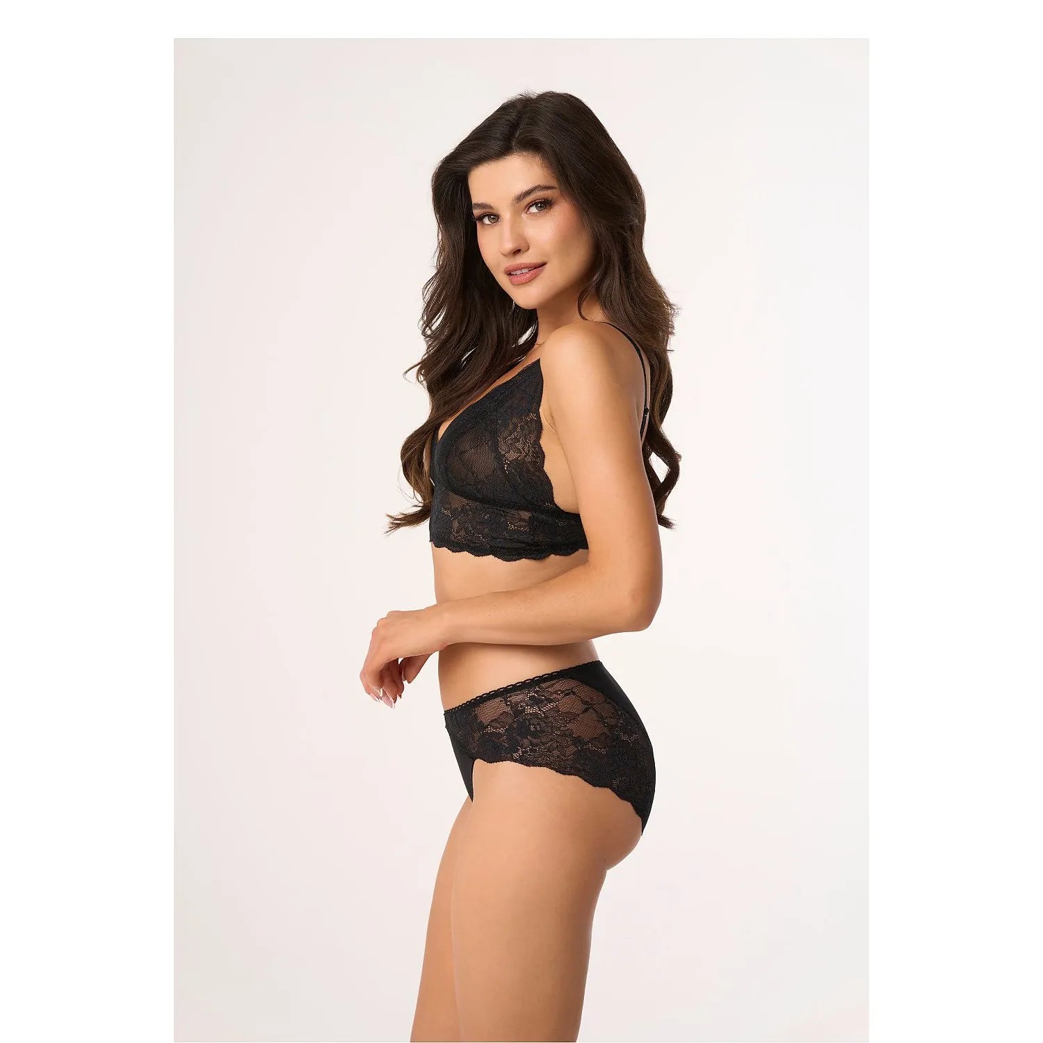 Ensemble lingerie Babell noir dentelle florale, soutien-gorge bralette et culotte, confort et élégance féminine.