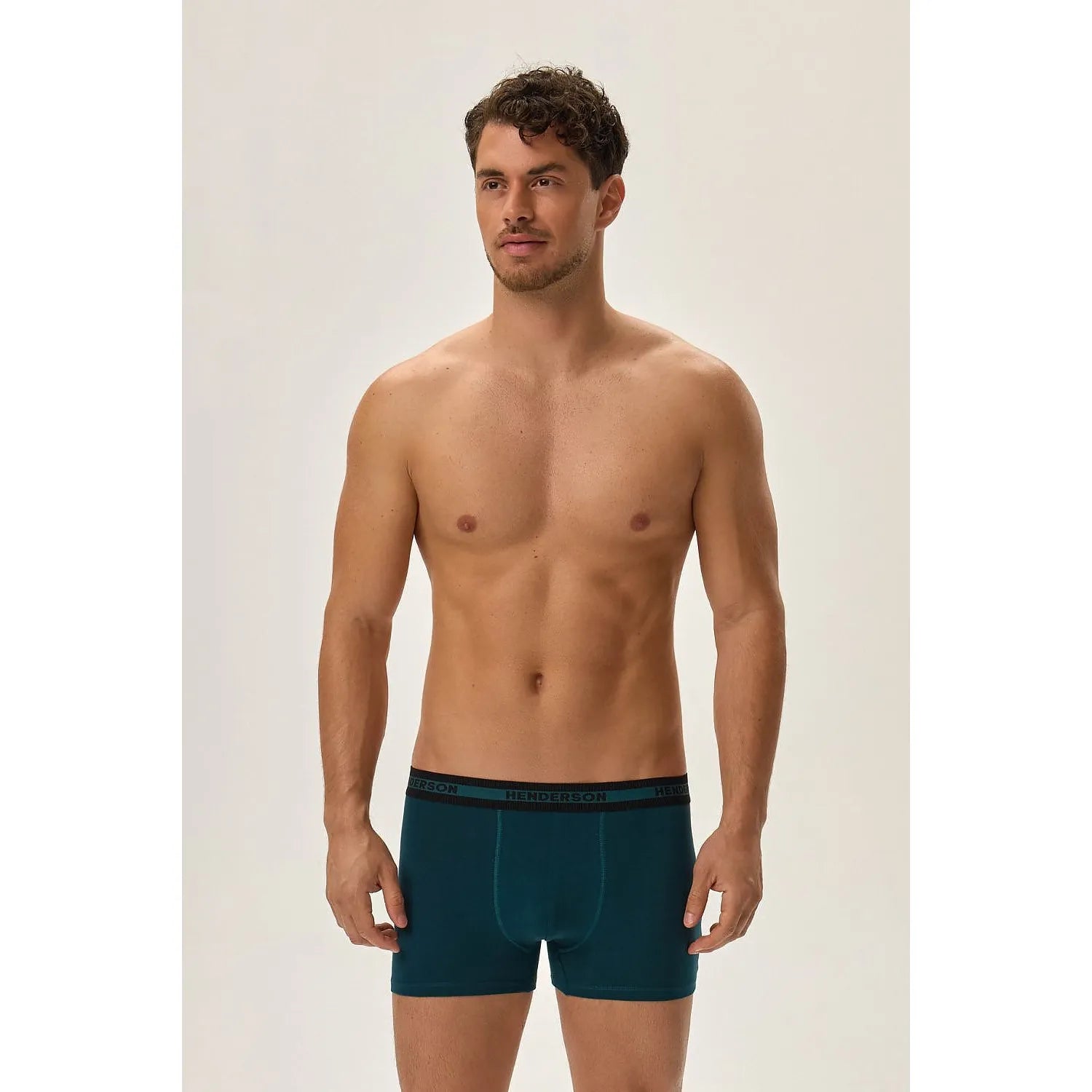 Boxer homme Henderson bleu foncé, ceinture élastique noire, design épuré, confort coton élasthanne, style moderne.