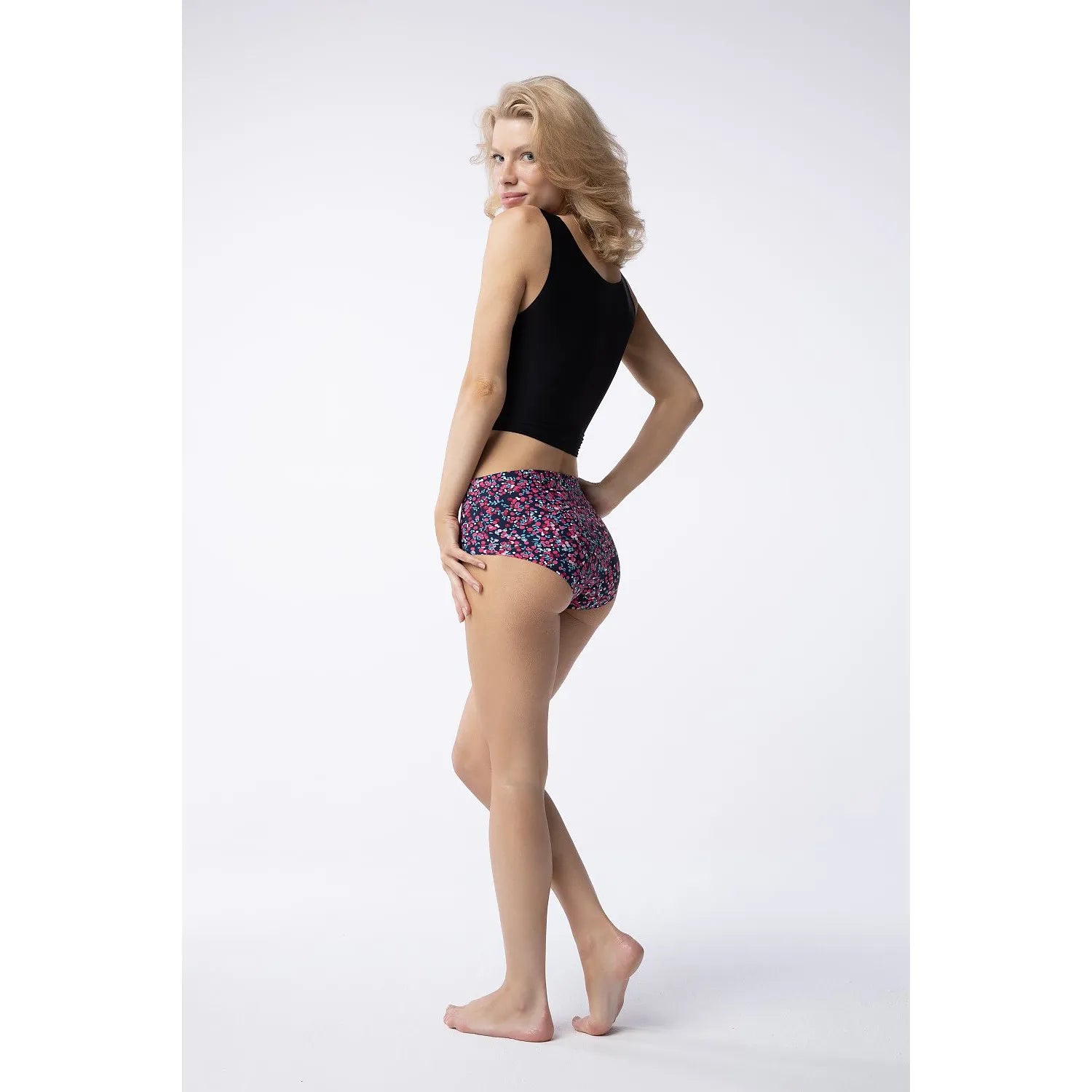 Culotte haute florale sans couture, tissu doux, coupe parfaite, confort optimal, lingerie féminine élégante.