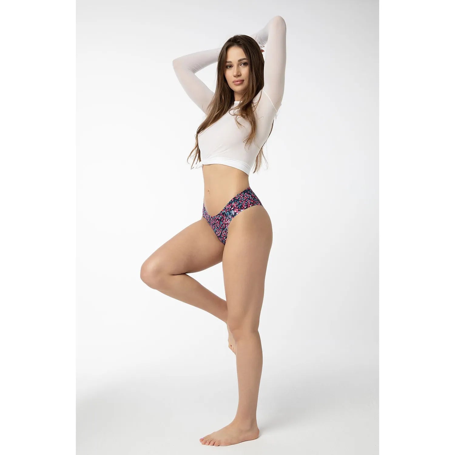 Culotte brésilienne Julimex Model 201997, motif floral, design moderne, confort optimal, lingerie féminine élégante.