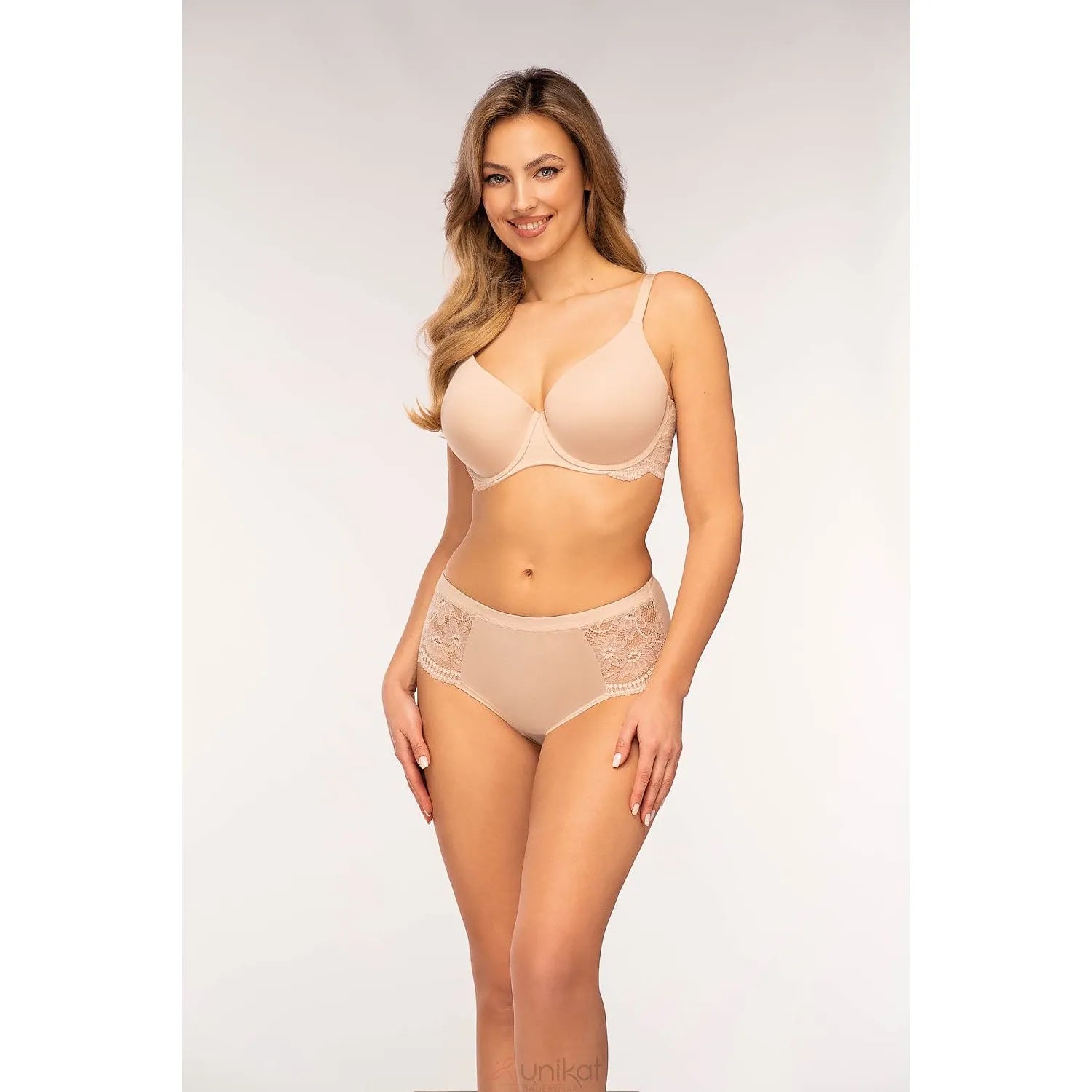 ensemble lingerie sexy Unikat 202244 soutien gorge armatures culotte taille haute beige clair dentelle bretelles ajustables maintien optimal
