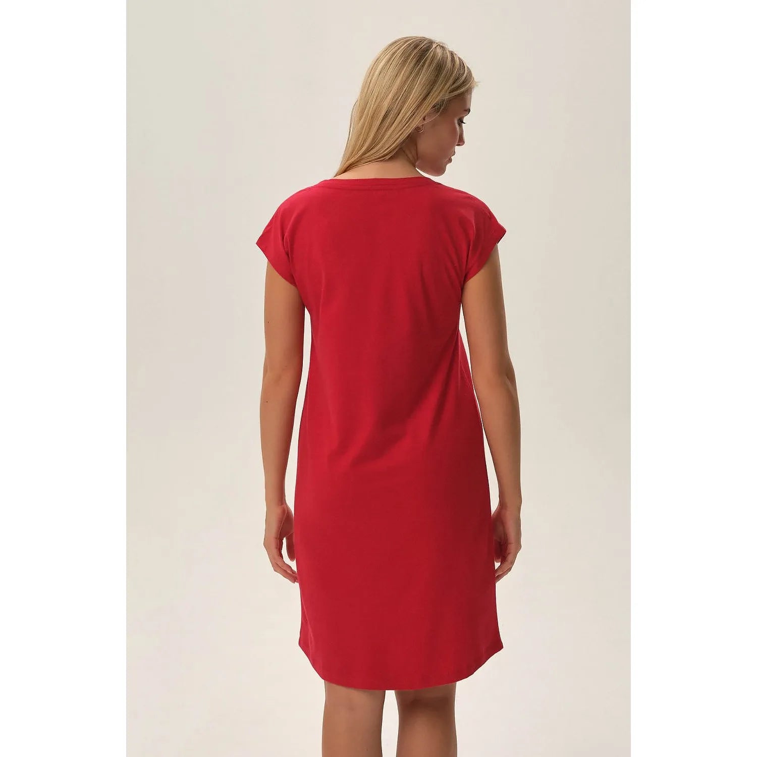 Chemise de nuit rouge Noël, flocons neige, inscription Christmas Loading, coupe droite, coton 100%, confort féminin.