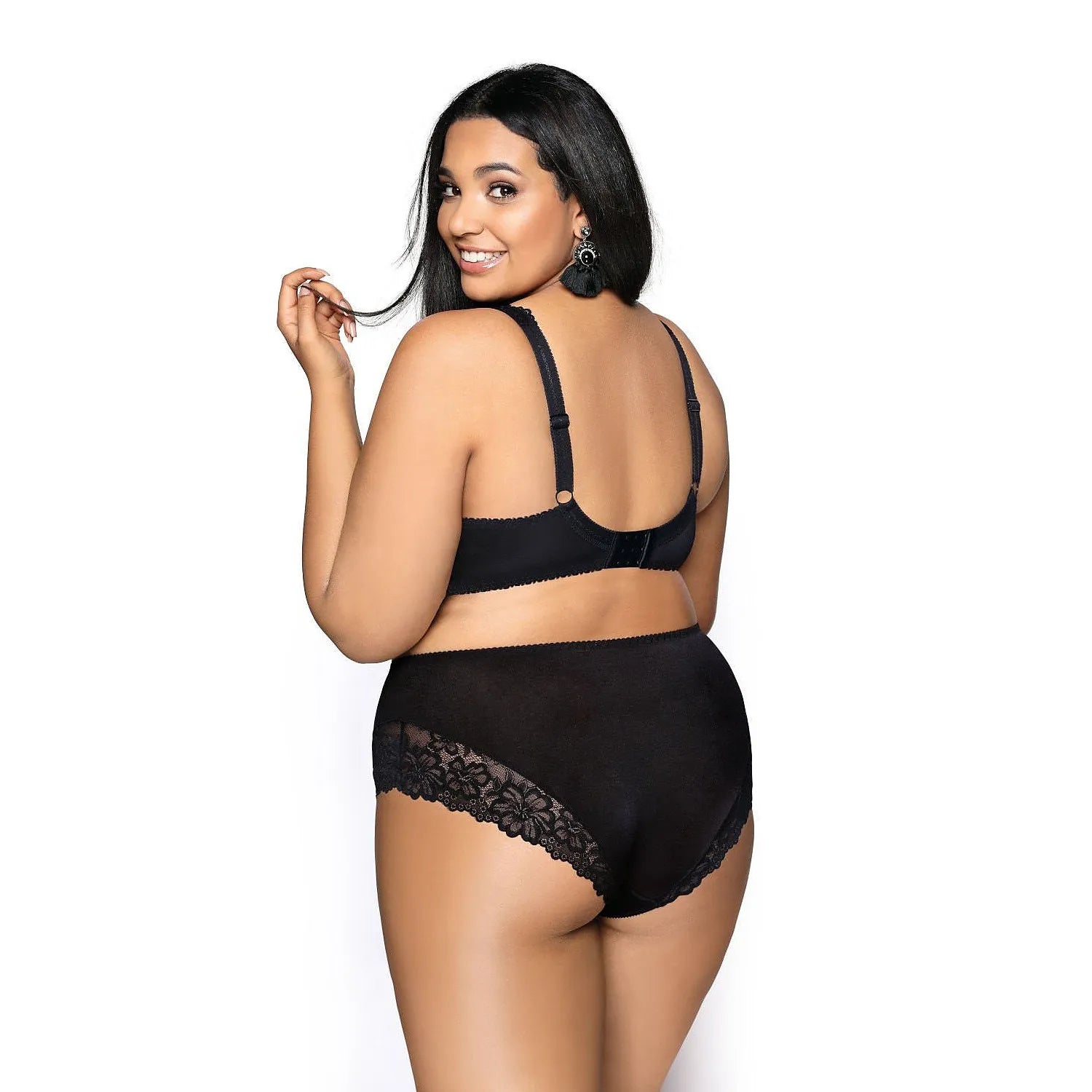 Culotte haute en dentelle noire, élégante, confortable, coupe flatteuse, détails en dentelle, lingerie féminine sexy.