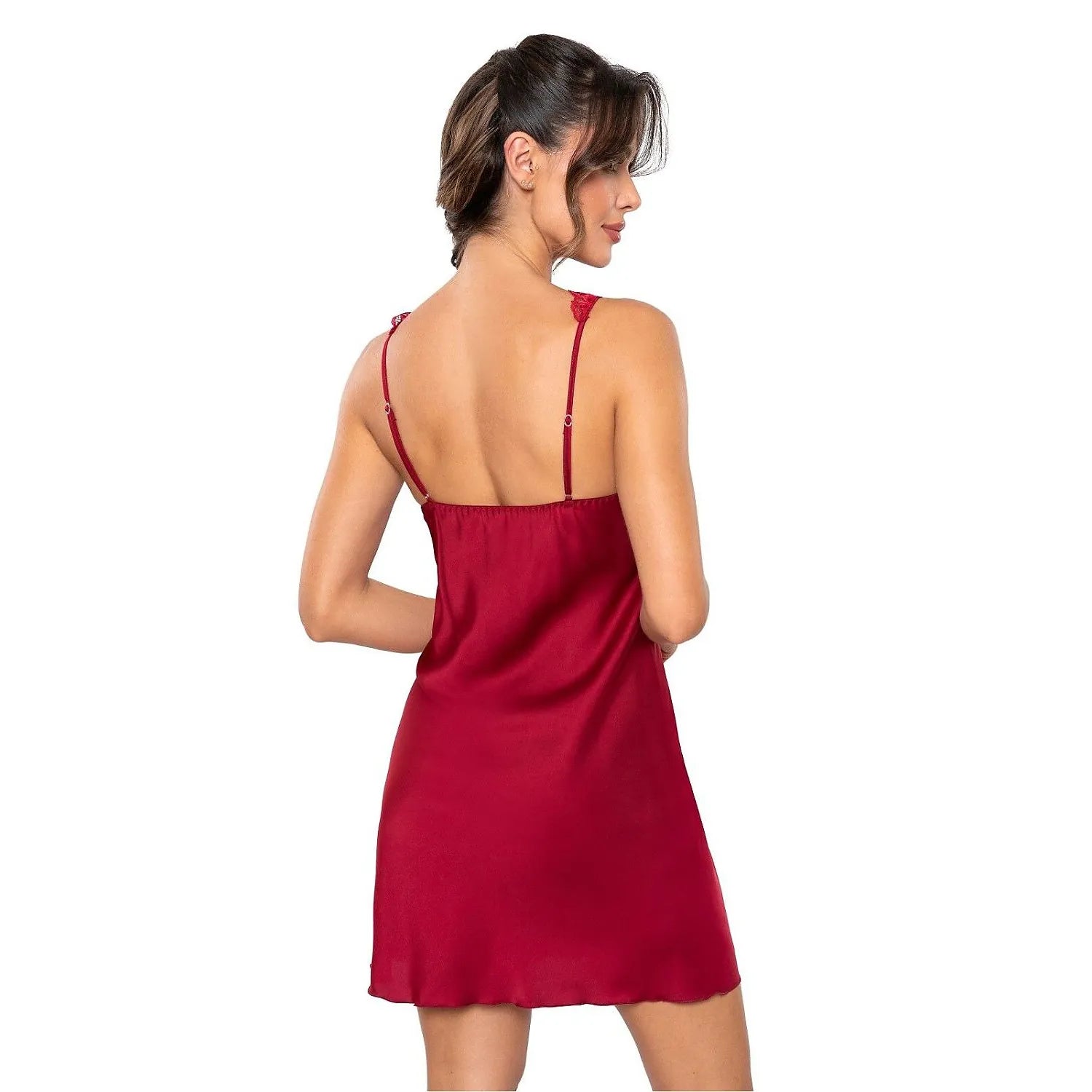 Chemise de nuit rouge en satin soie, bretelles ajustables, dentelle délicate, coupe mi-cuisse élégante et romantique.
