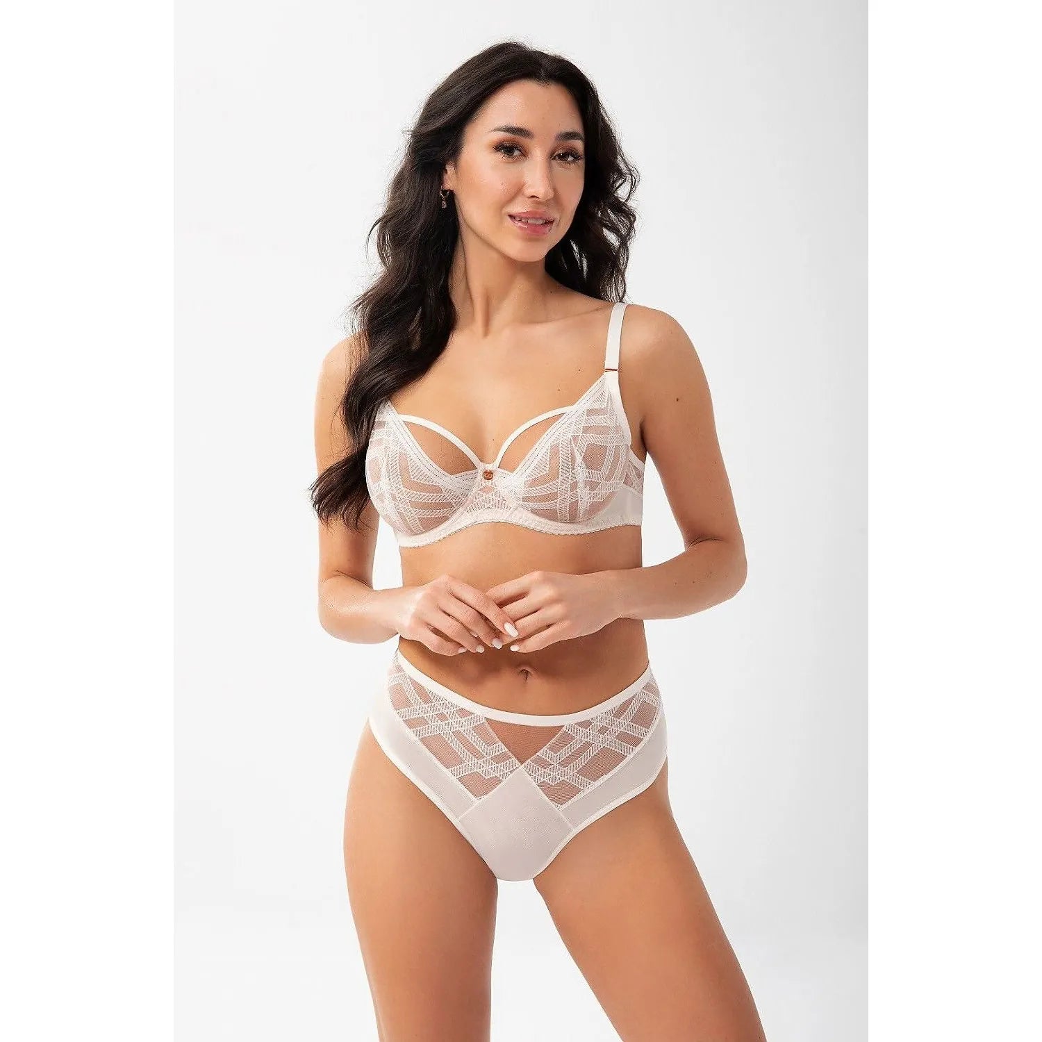 Gorsenia lingerie ensemble soutiengorge armatures bretelles ajustables culottes brésiliennes dentelle géométrique élasthanne ivoire confort maintien sophistiqué raffiné discret quotidien intime