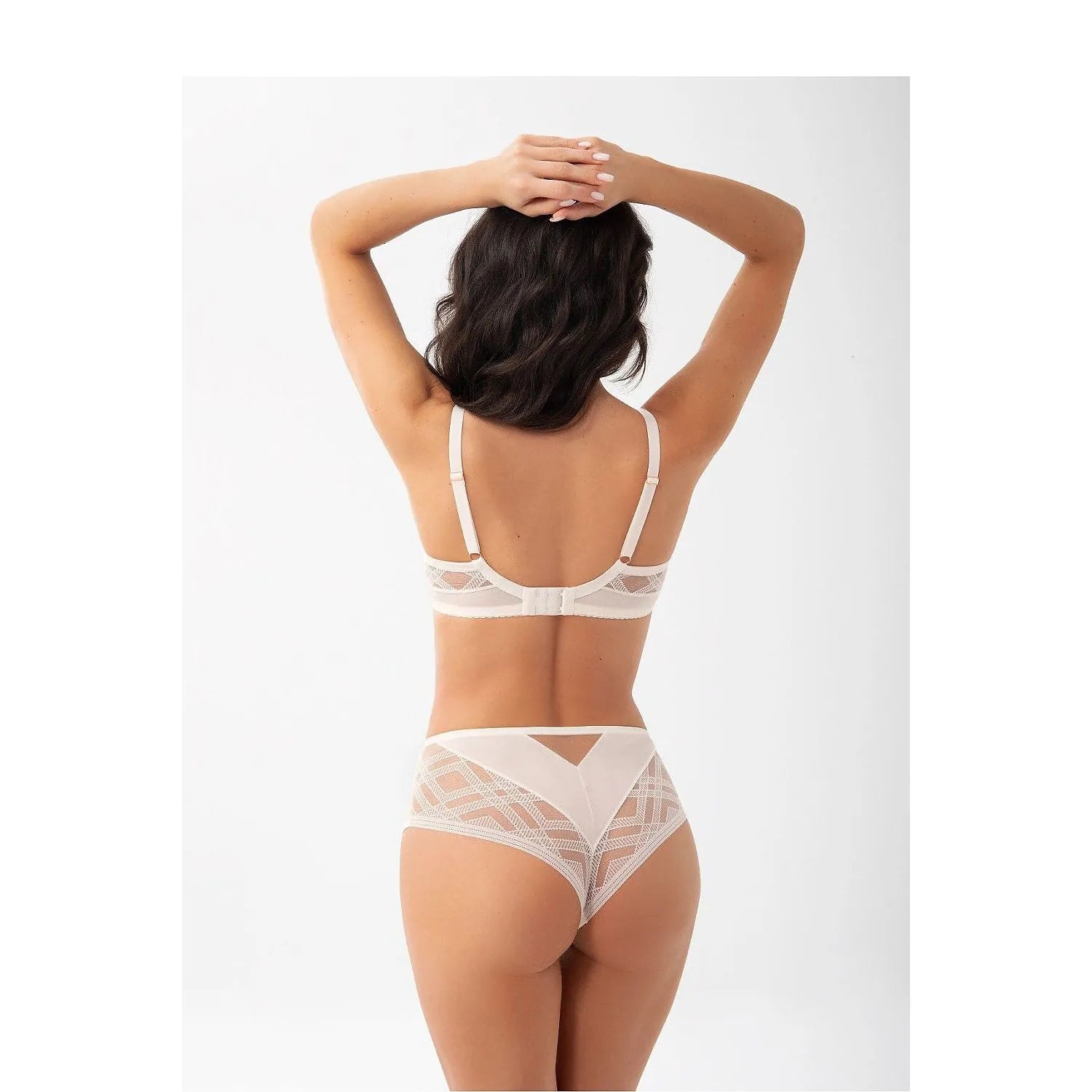 Ensemble lingerie ivoire Gorsenia, soutien-gorge armatures, culottes brésiliennes dentelle géométrique, confort raffiné.