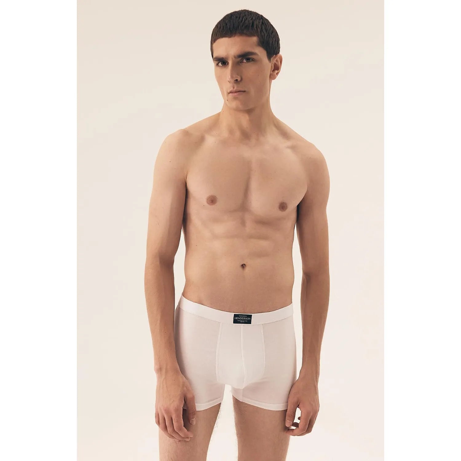Boxer homme blanc Henderson 209615, coupe ajustée, taille élastique, coton élasthanne, confort quotidien, modèle élégant.