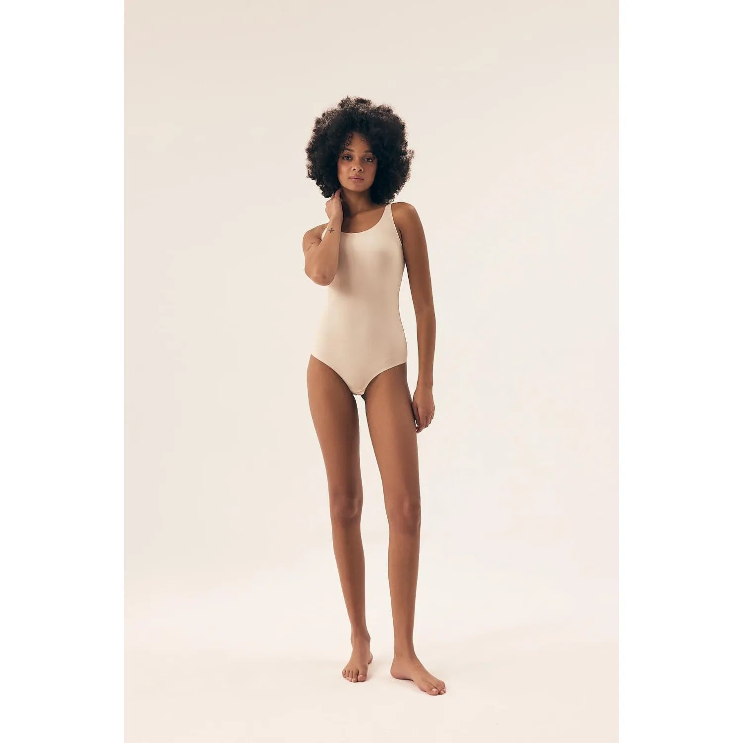 Body Henderson 209626 beige, minimaliste, sans armature, bretelles ajustables, coupe laser, ajustement parfait.