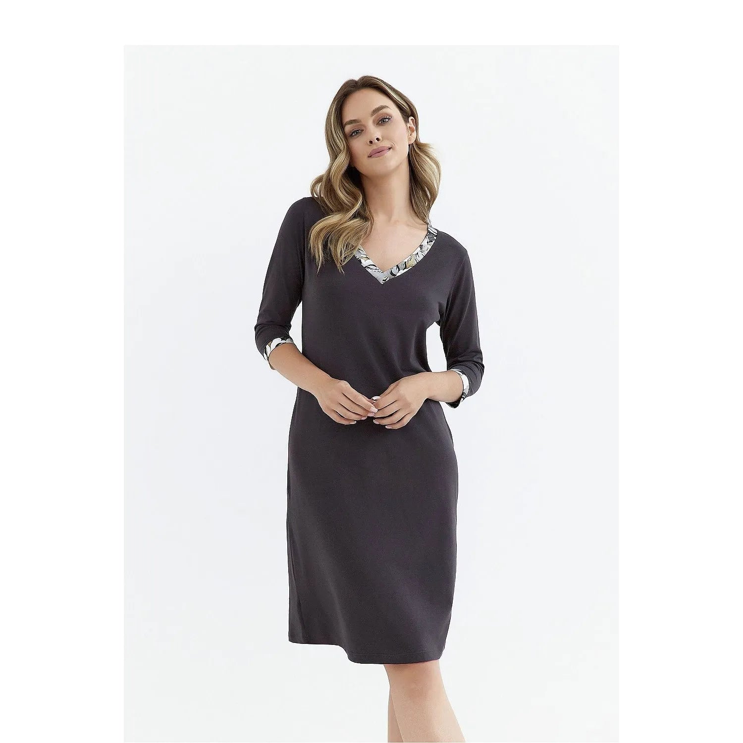 chemise nuit femme élégante manches trois quarts dentelle anthracite floral bordures encolure poignets tissu doux respirant