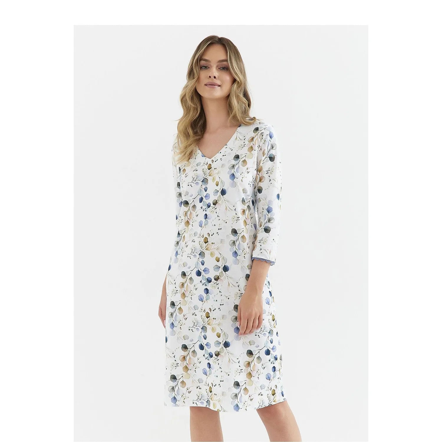 Chemise de nuit élégante en coton 100% imprimé floral style V-neck manches 3/4 ajustement loose femme nuits romantiques confort intime