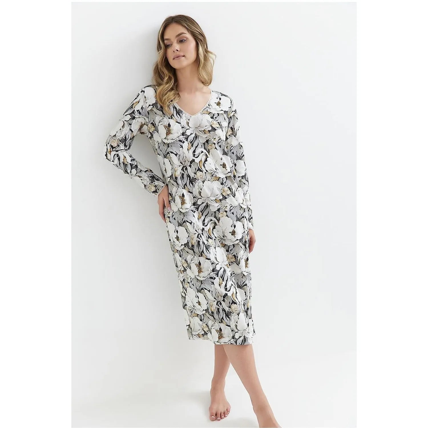 Chemise de nuit élégante pour femme décolleté en pointe dentelle longueur au-dessus du genou manches longues confort et style intime