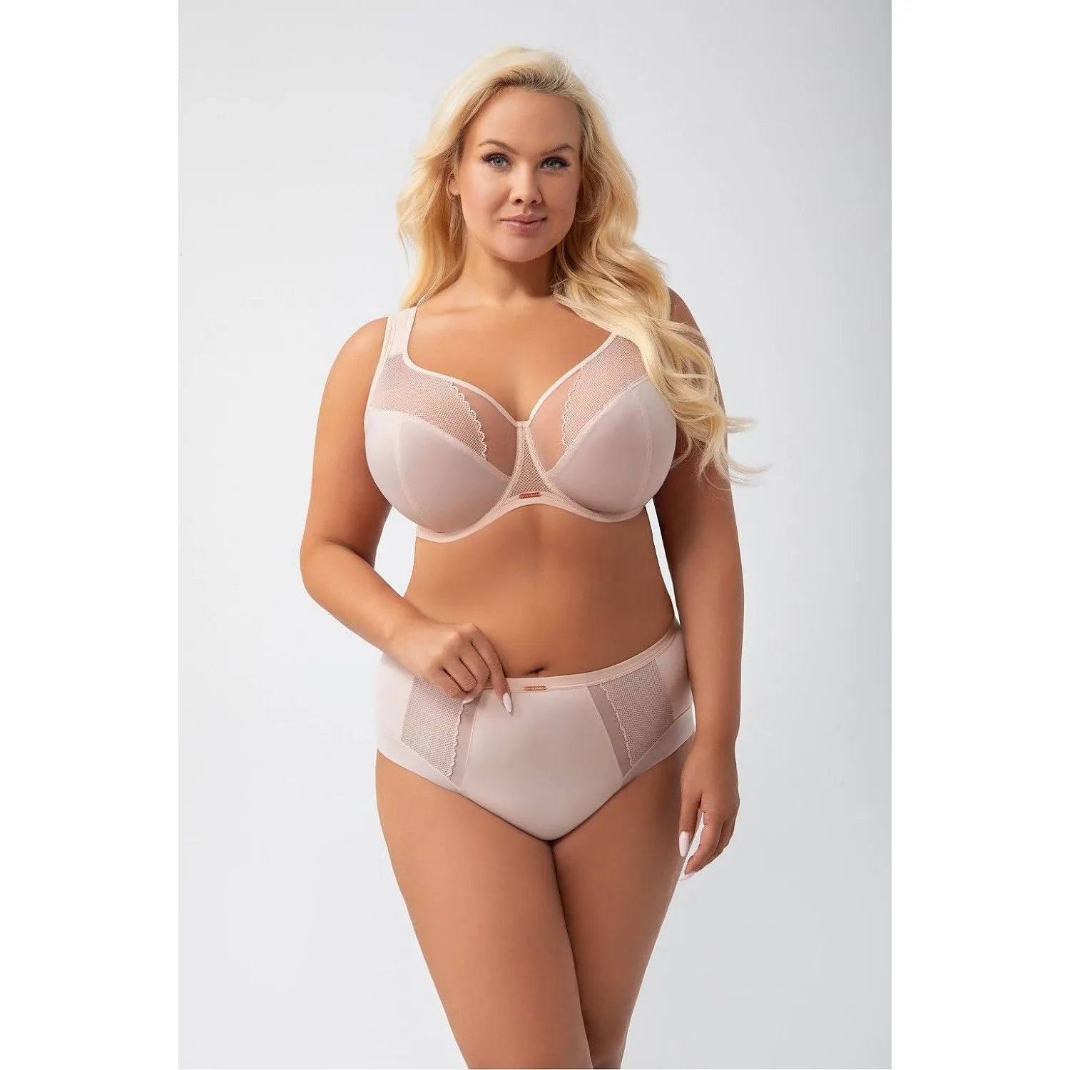 Gorsenia ensemble lingerie culotte taille haute soutien gorge bonnets complets dentelle transparente armatures intégrées bretelles larges ajustables doublure coton microfibre
