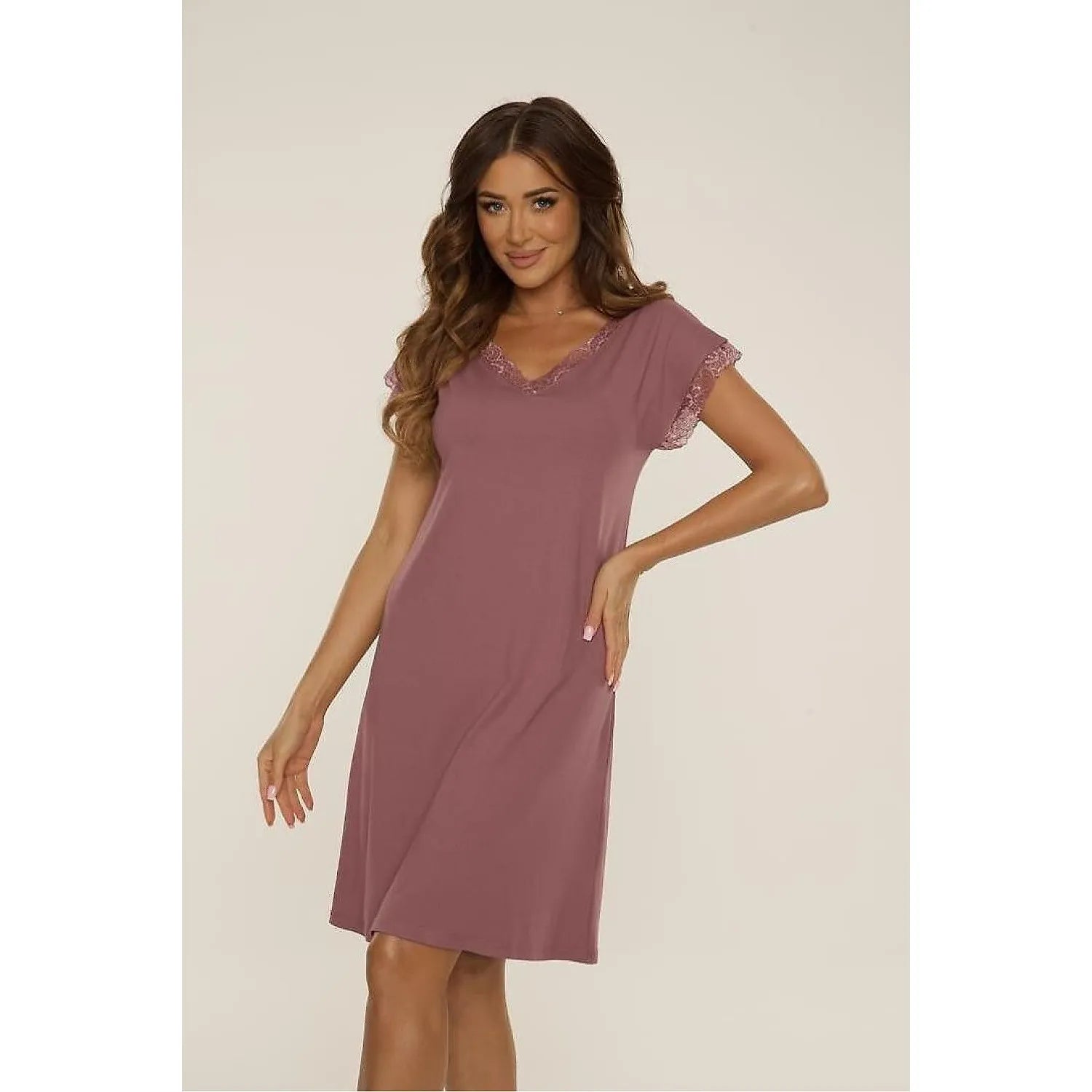 Chemise de nuit sexy et confortable en dentelle V-neck manches courtes nuit détente lingerie féminine Model 213320 De Lafense