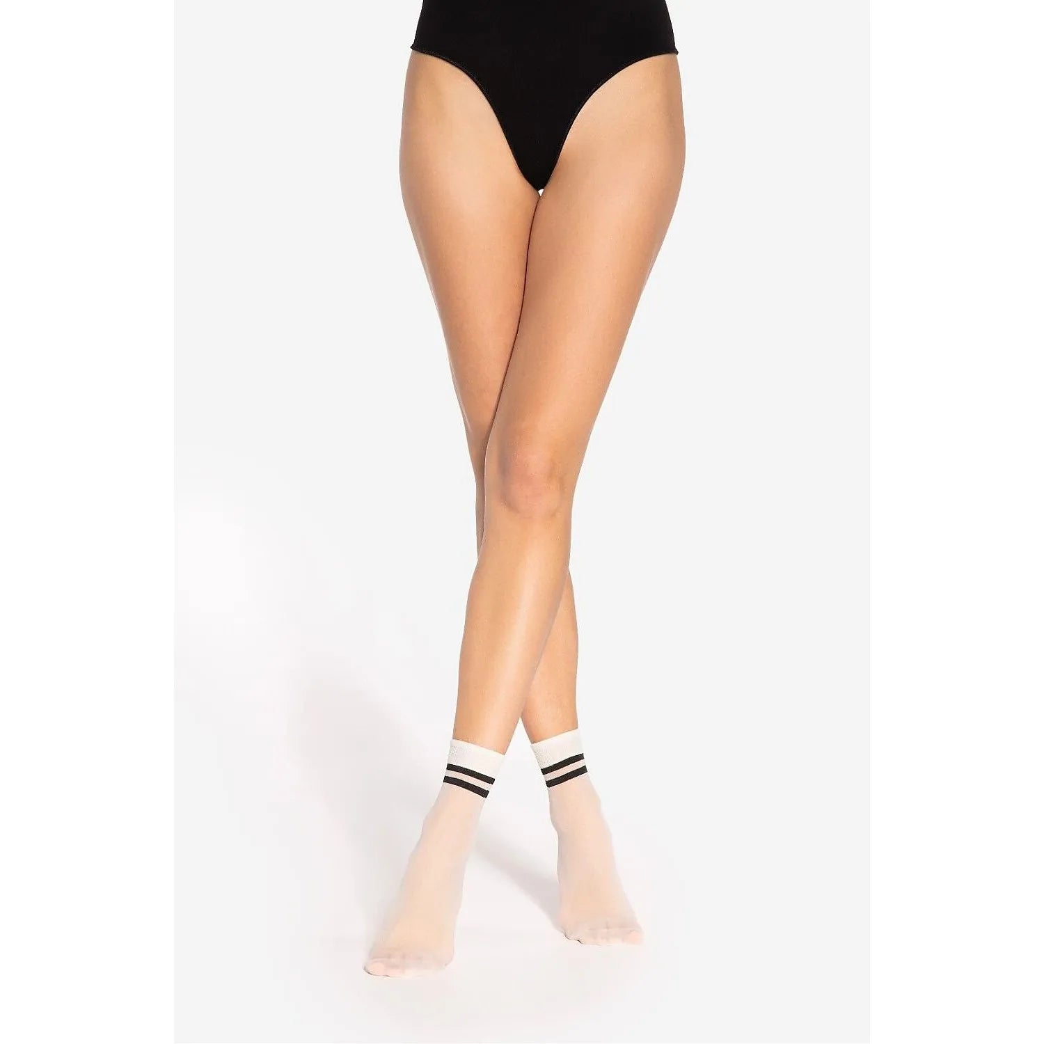 Chaussettes courtes Gatta blanches avec bandes noires, design sportif, matière synthétique, élégance moderne pour femmes.