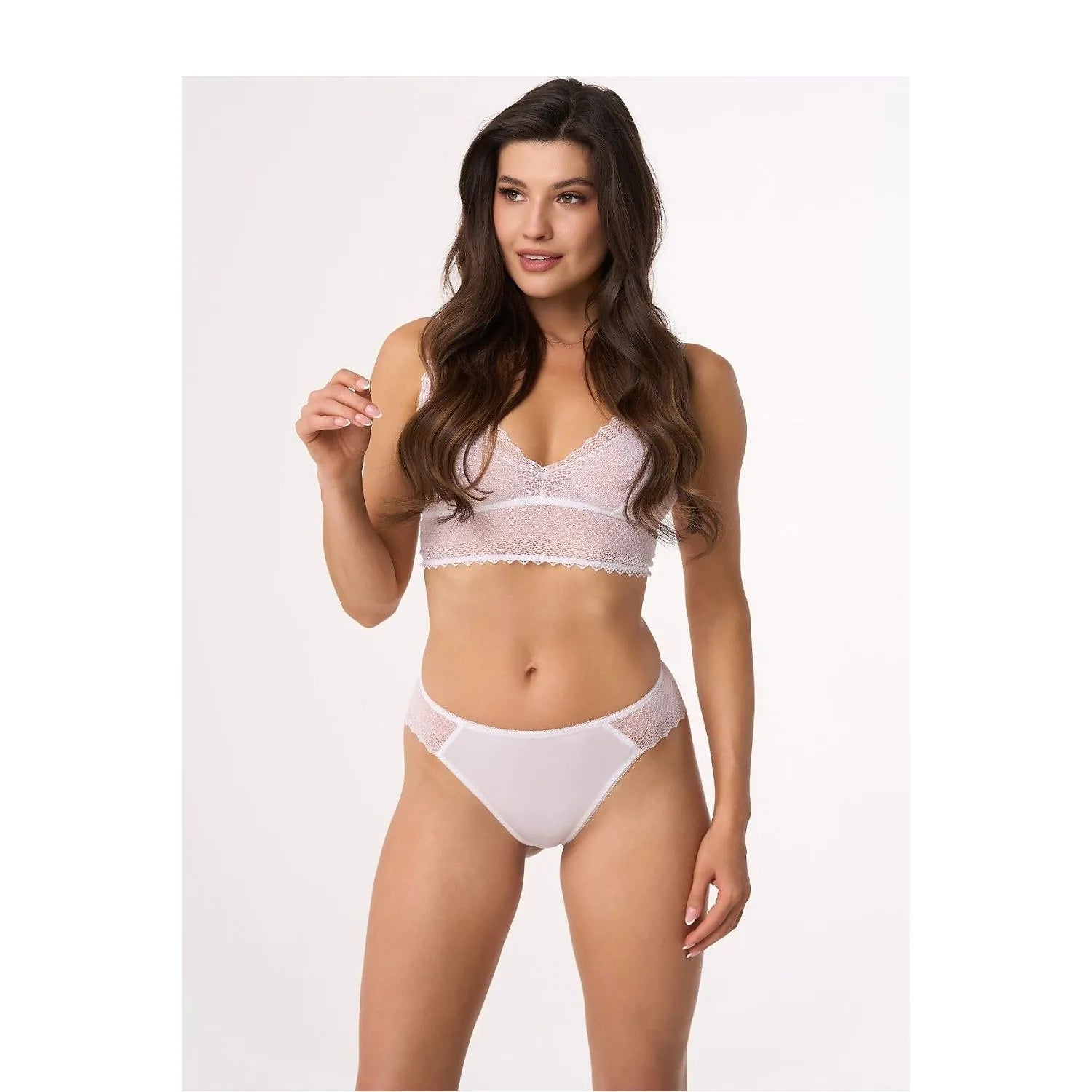 ensemble lingerie féminine sensuelle dentelle bralette sans armatures coton élasthanne confortable respirant bretelles ajustables culotte taille moyenne florale blanche hypoallergénique