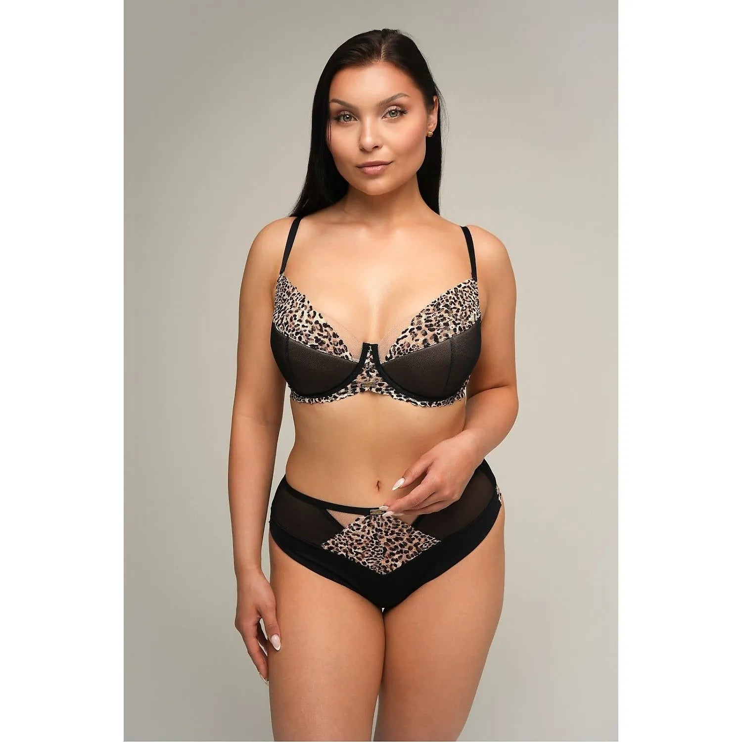 culottes brésiliennes microfibre douce respirante tulle élastique résille délicate doublure coton bande plate discrète élégante sexy confortable ajustement