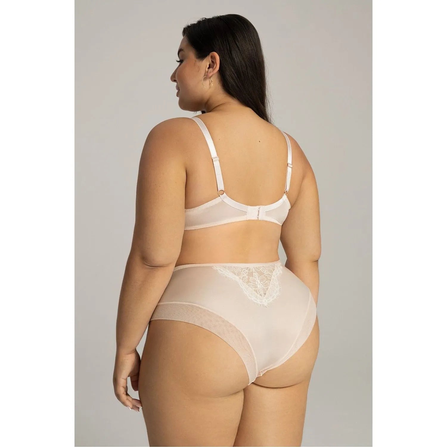 Culotte haute dentelle florale Ava 216000, couleur nude, design élégant avec inserts en maille, confort et style féminin.