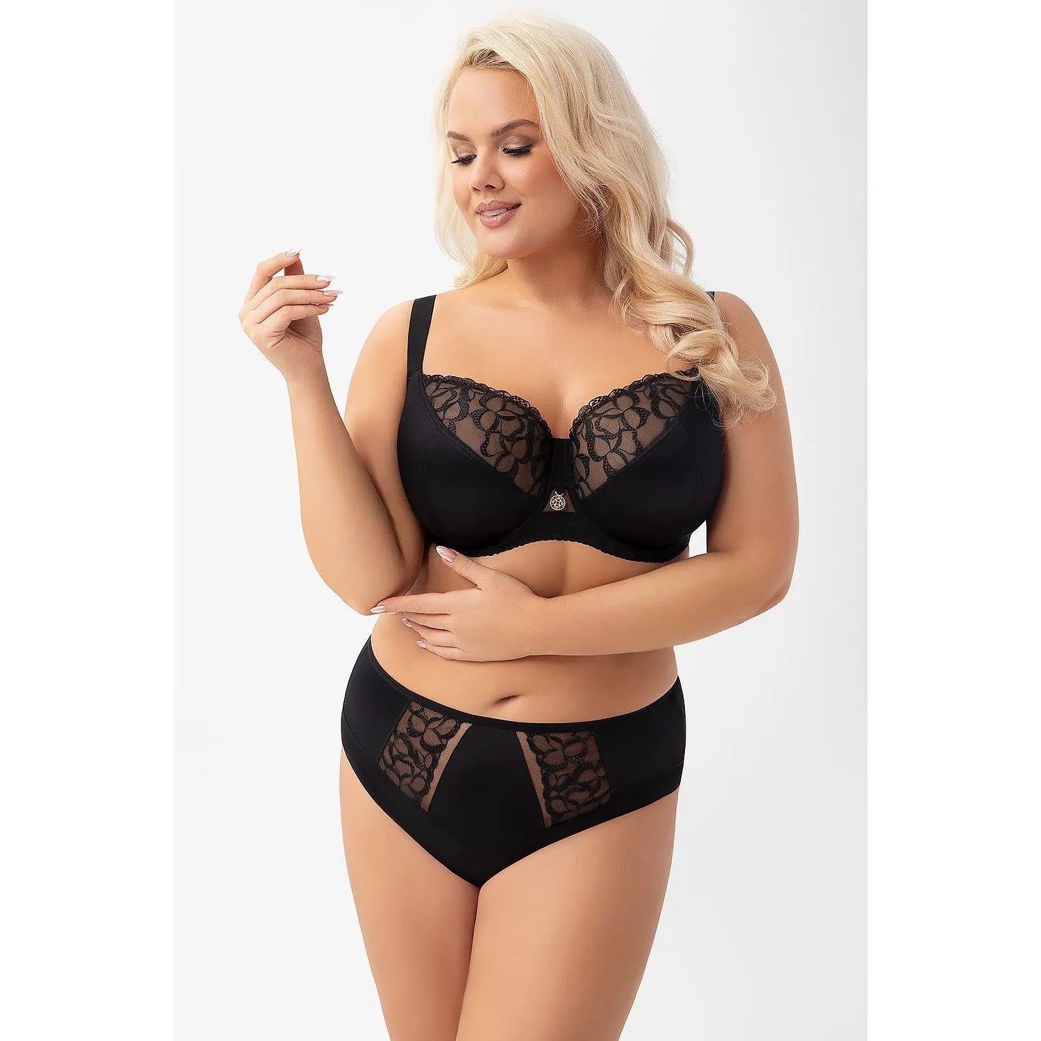 Culotte taille haute noire Gorsenia avec dentelle transparente, design élégant et confortable, microfibre douce.
