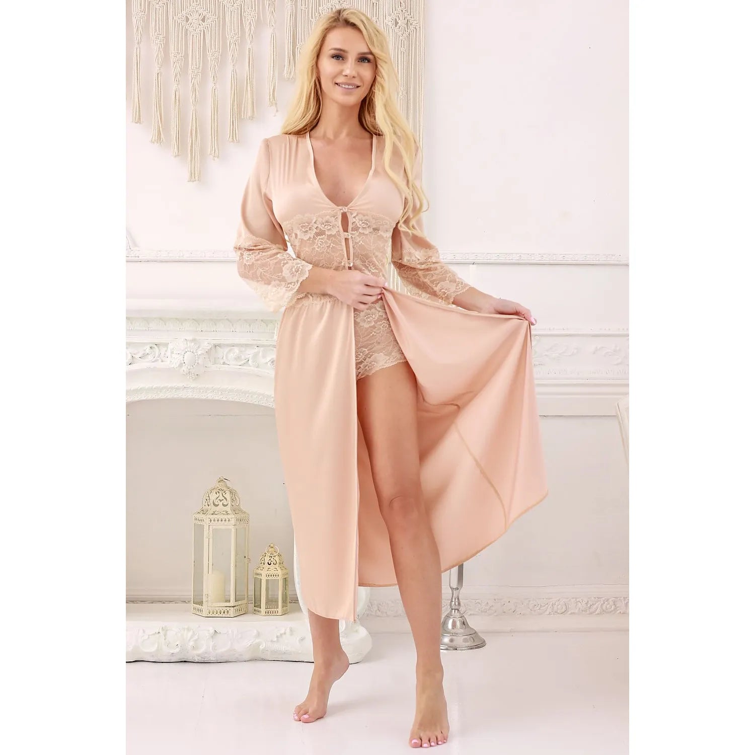 Ensemble lingerie satin dentelle Kalimo 218050, peignoir long élégant, chemise de nuit sexy, confort et sophistication.
