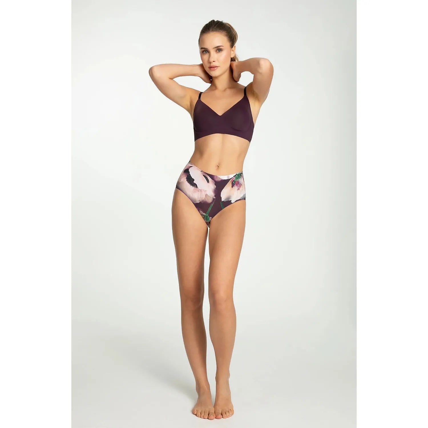 Ensemble lingerie Julimex floral, soutien-gorge sans armature noir, culottes hautes, confort élégant, mode intime.