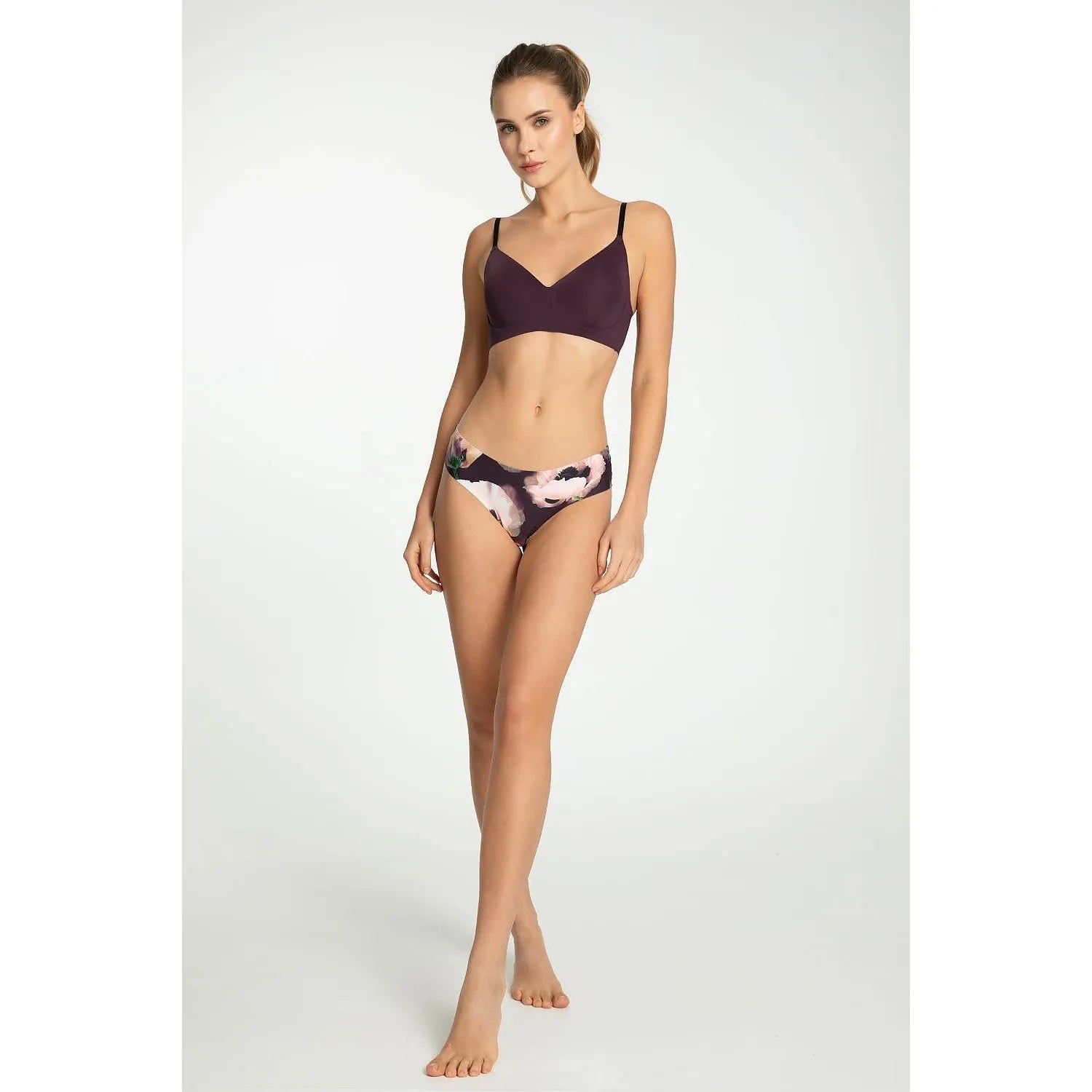 Culotte brésilienne Julimex prune et floral, soutien-gorge sans armatures, lingerie élégante et confortable.