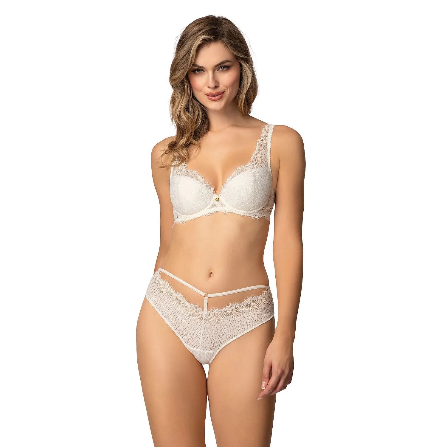 Culottes ivoire dentelle florale, taille basse, élégantes et confortables, ajustement parfait, style raffiné et discret.