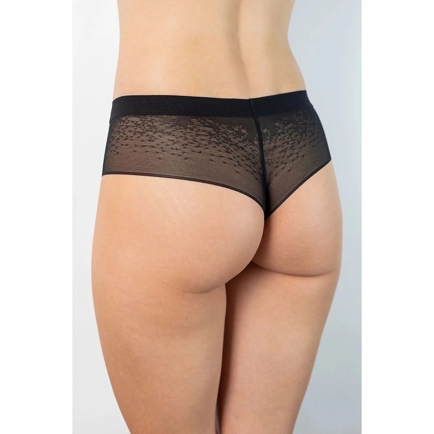 Culotte noire Gorteks 219469 en dentelle, coupe élégante, confort quotidien, vue arrière sur mannequin.