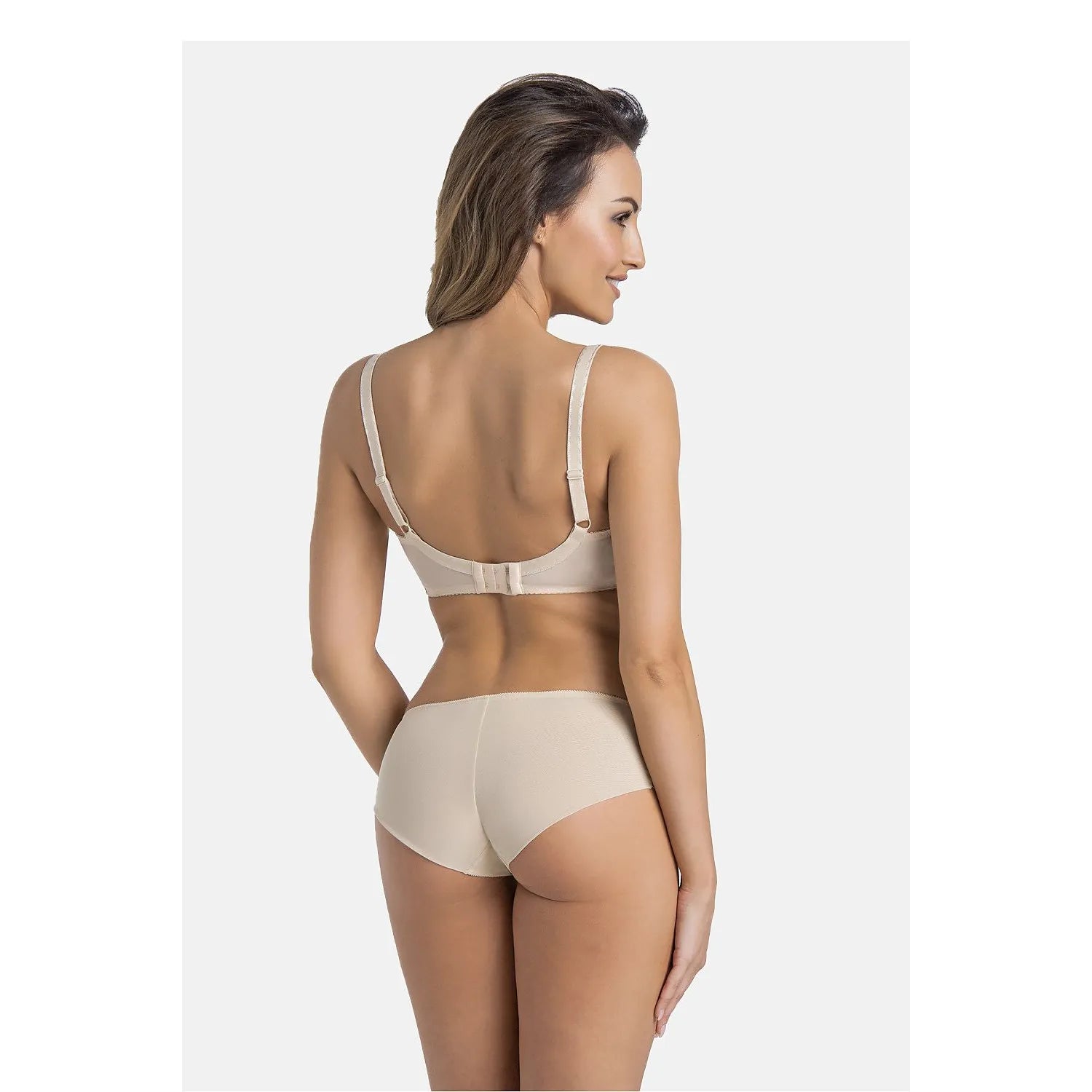 Culottes en dentelle beige transparentes pour femmes, élégantes et confortables, parfaites pour mariage ou occasion spéciale.
