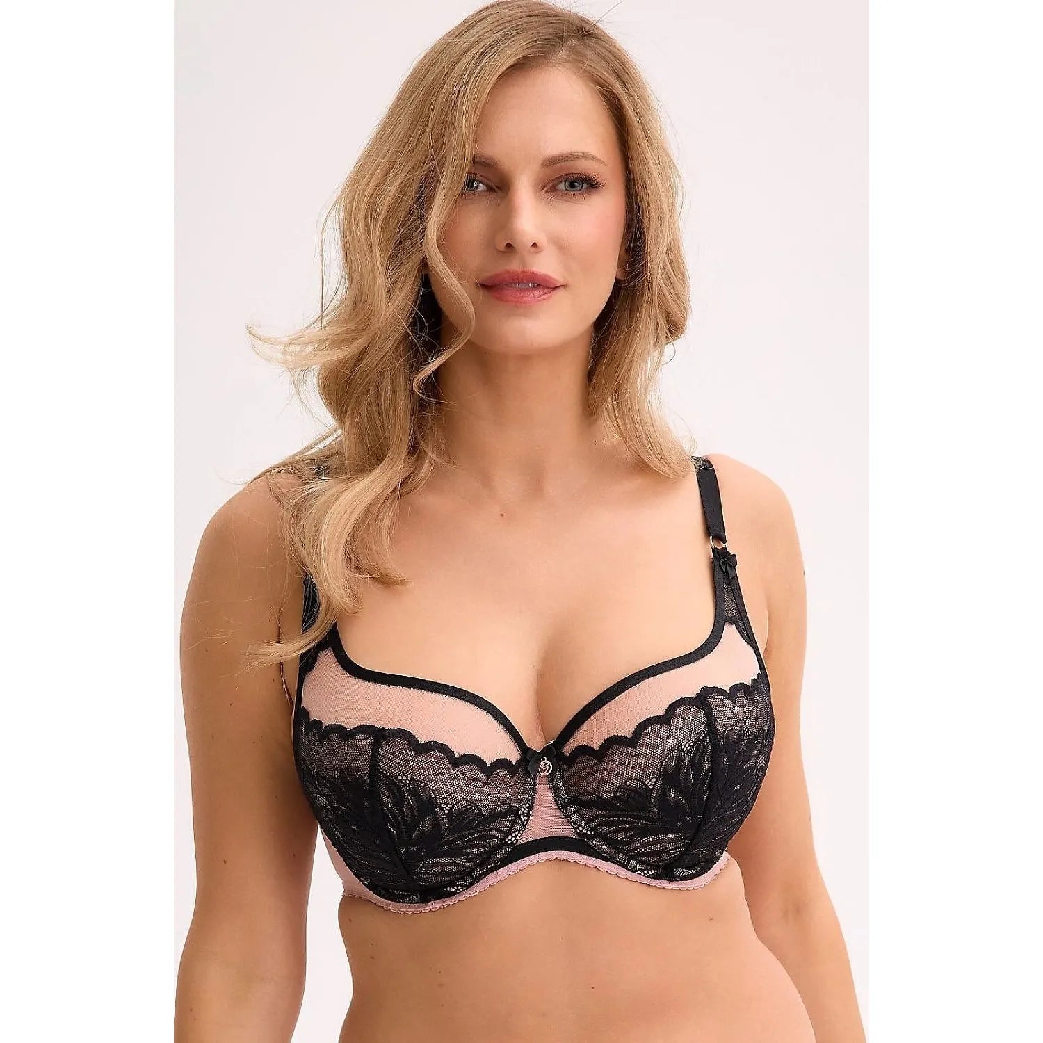 Ensemble lingerie noir dentelle florale semi-transparent, soutien-gorge et culotte, ajustement parfait, élégant et sexy.