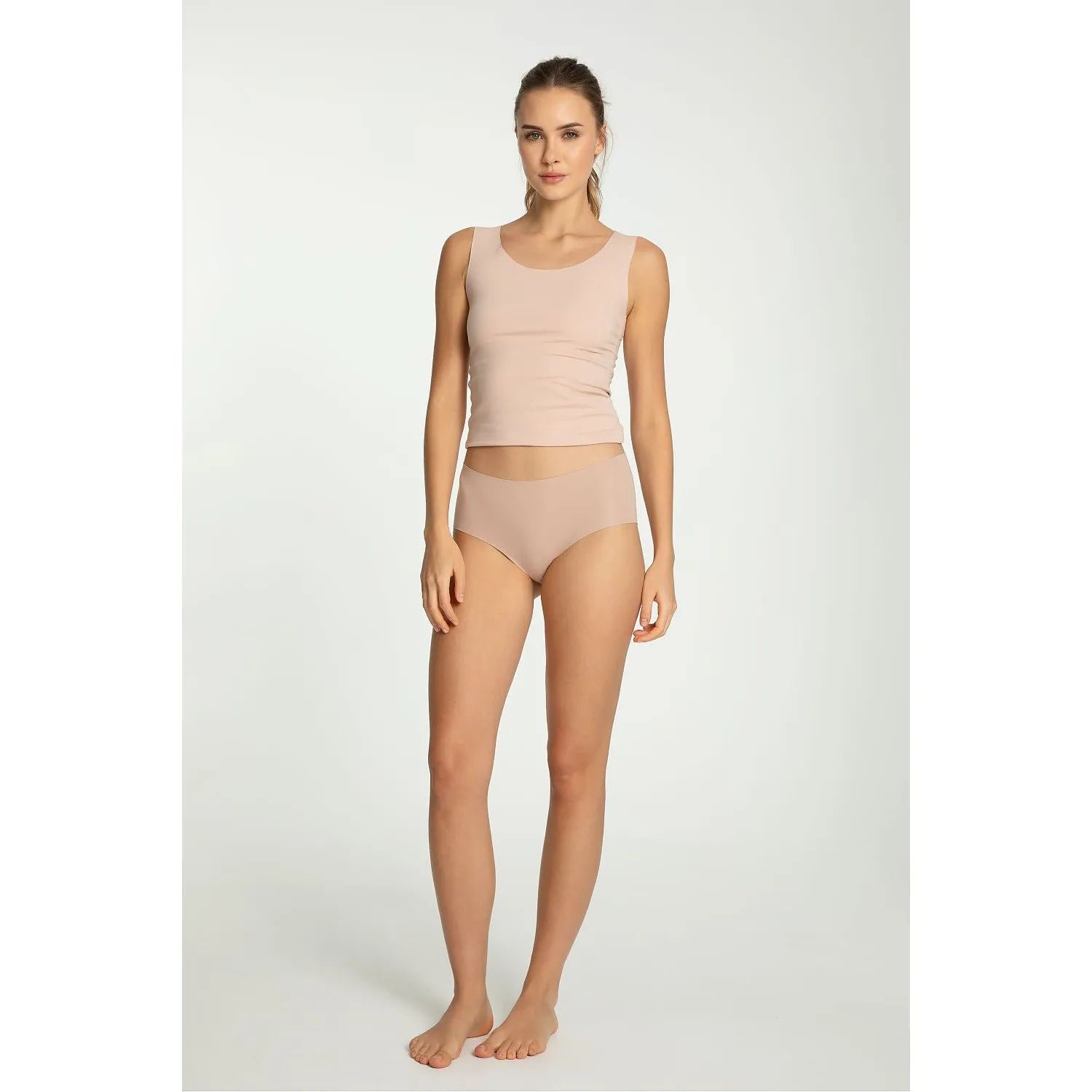 Culottes taille haute Julimex beige, tissu lisse, bords laser-cut, côtés renforcés, invisibles sous vêtements.