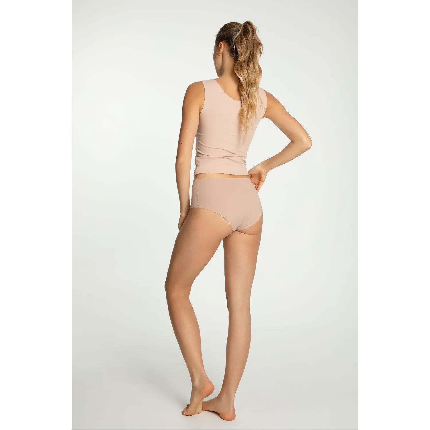 Culottes Julimex 220543 beige taille haute, tissu lisse, bords laser-cut, côtés renforcés, invisibles sous vêtements.