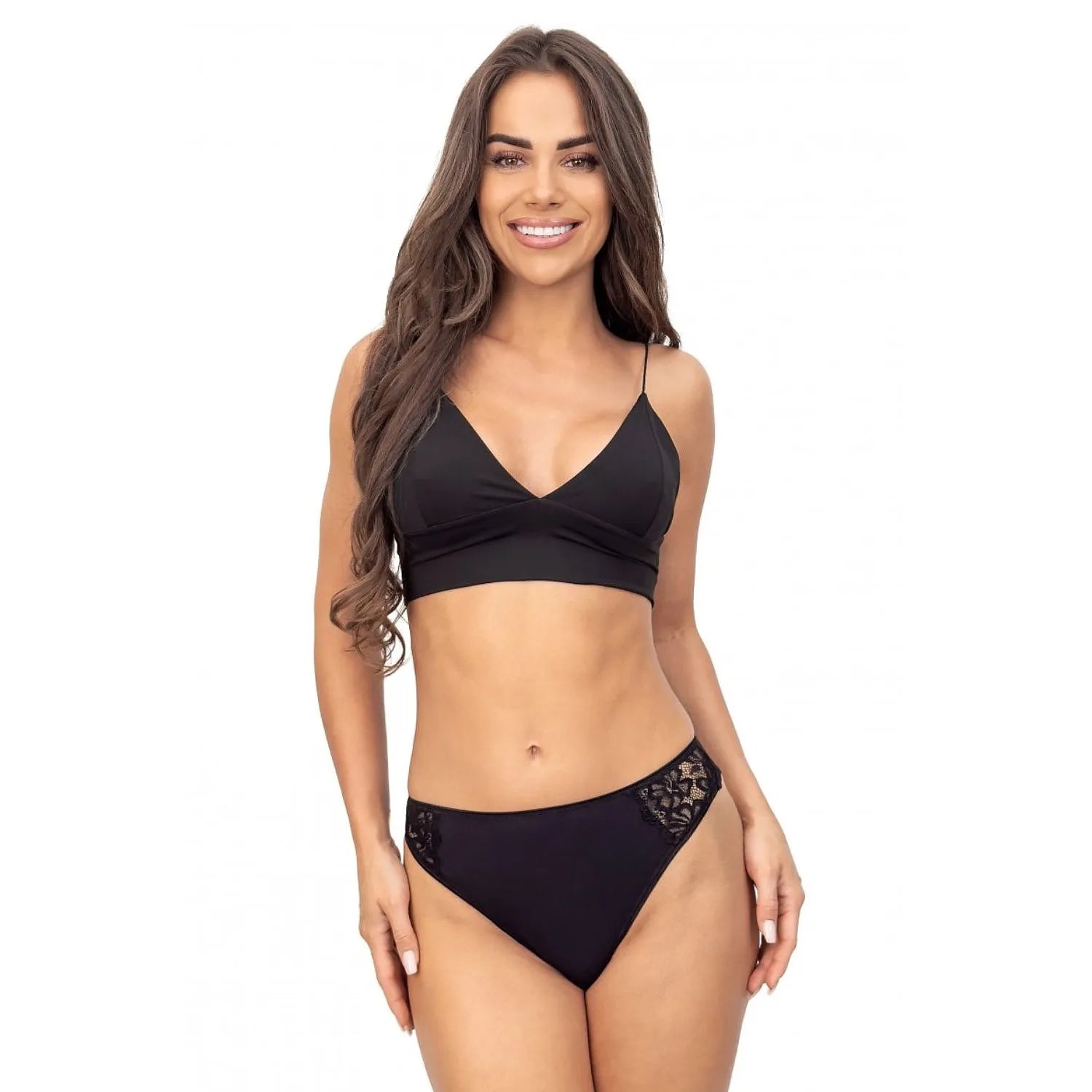 ensemble lingerie dentelle noire brassiere culotte sans armature fines bretelles croise devant decollete plongeant confortable leger douceur discret