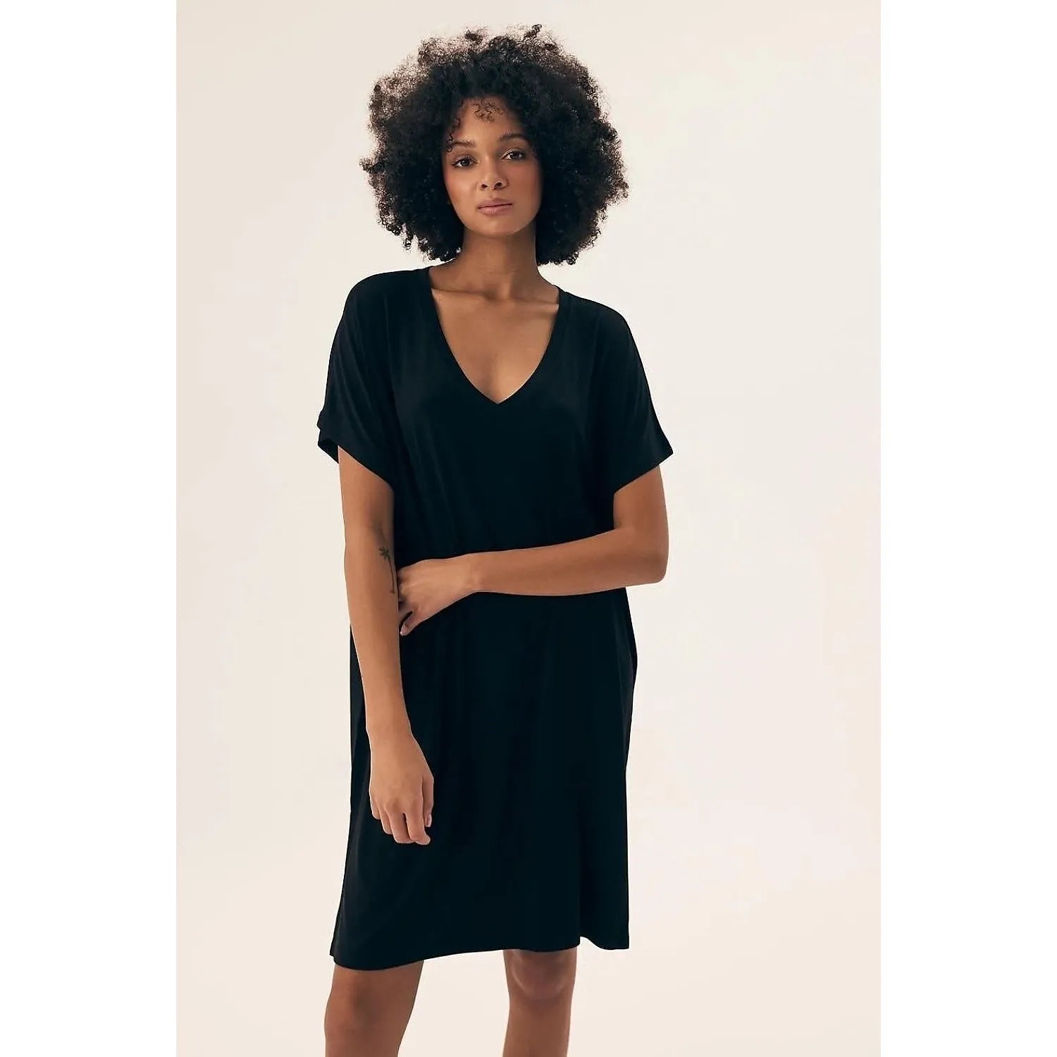 chemise nuit viscose douce lisse elasthanne extensible coupe ample longueur genou manches courtes décolleté V ajustement parfait respirant