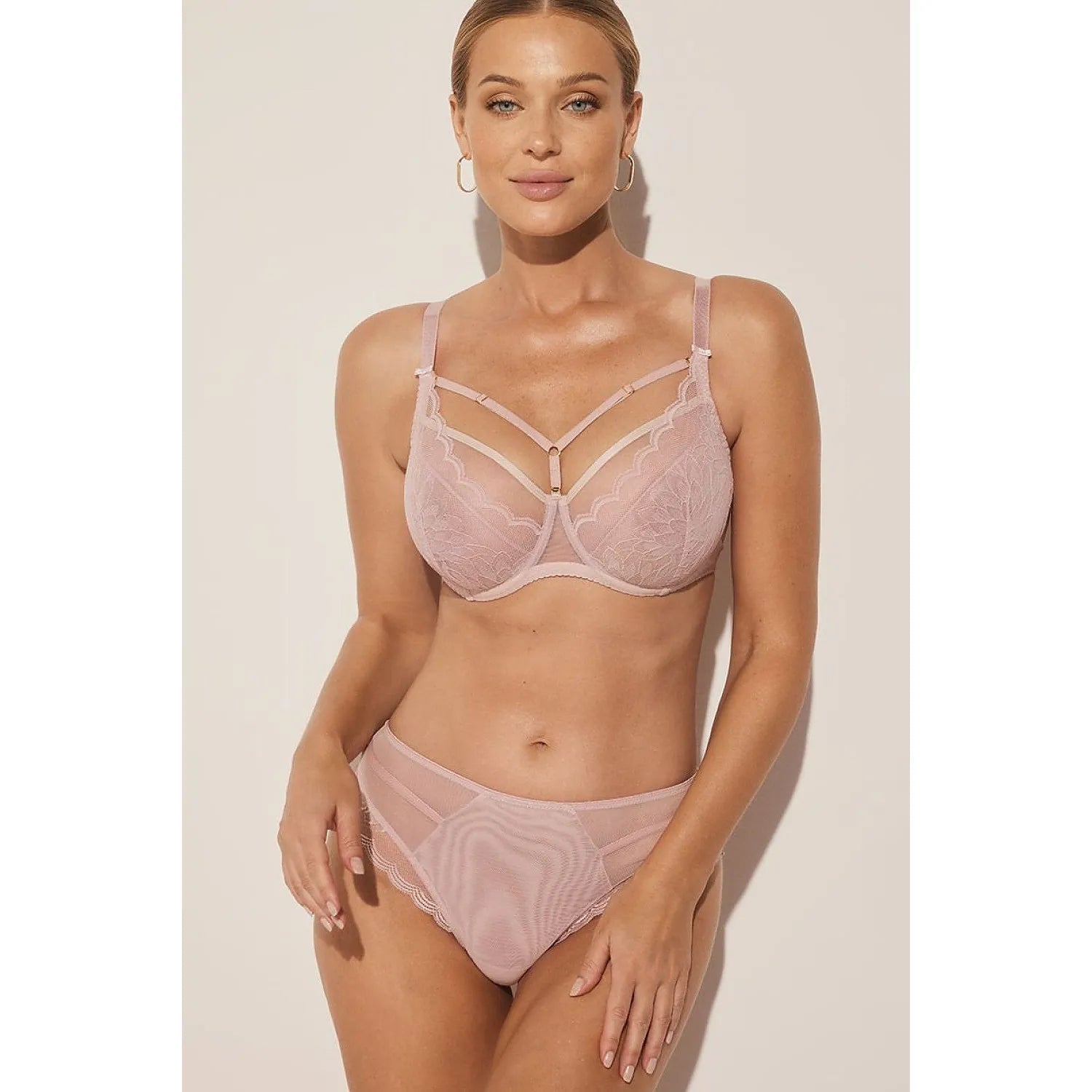 Culottes dentelle élastique invisibles Kinga 226781, confort silhouette féminine, élégance raffinée, douceur inégalée.
